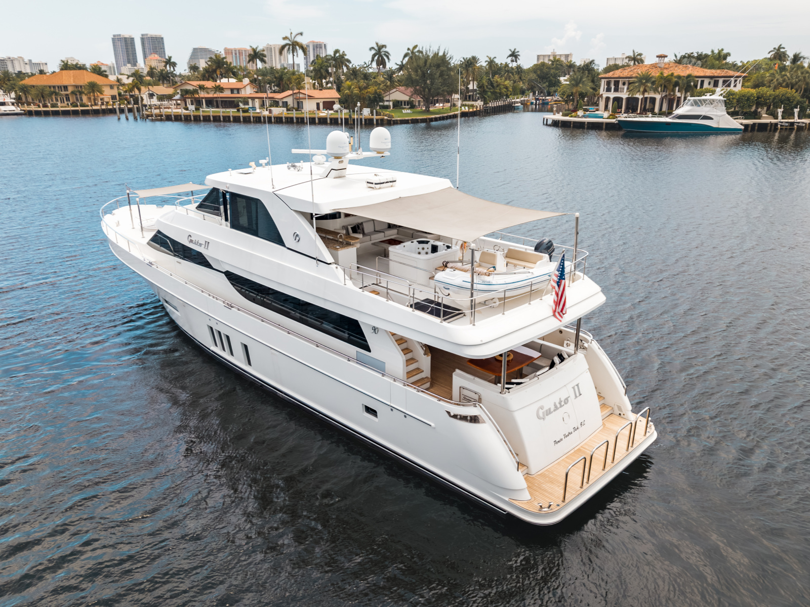 2016 Ocean Alexander 90 SKY LOUNGE