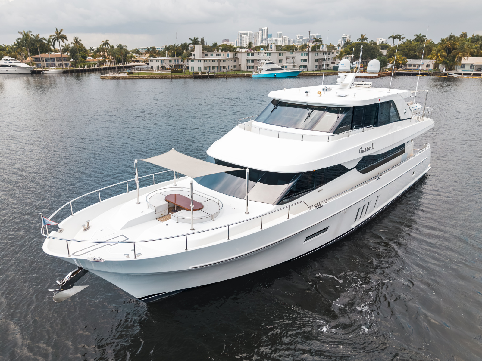 2016 Ocean Alexander 90 SKY LOUNGE