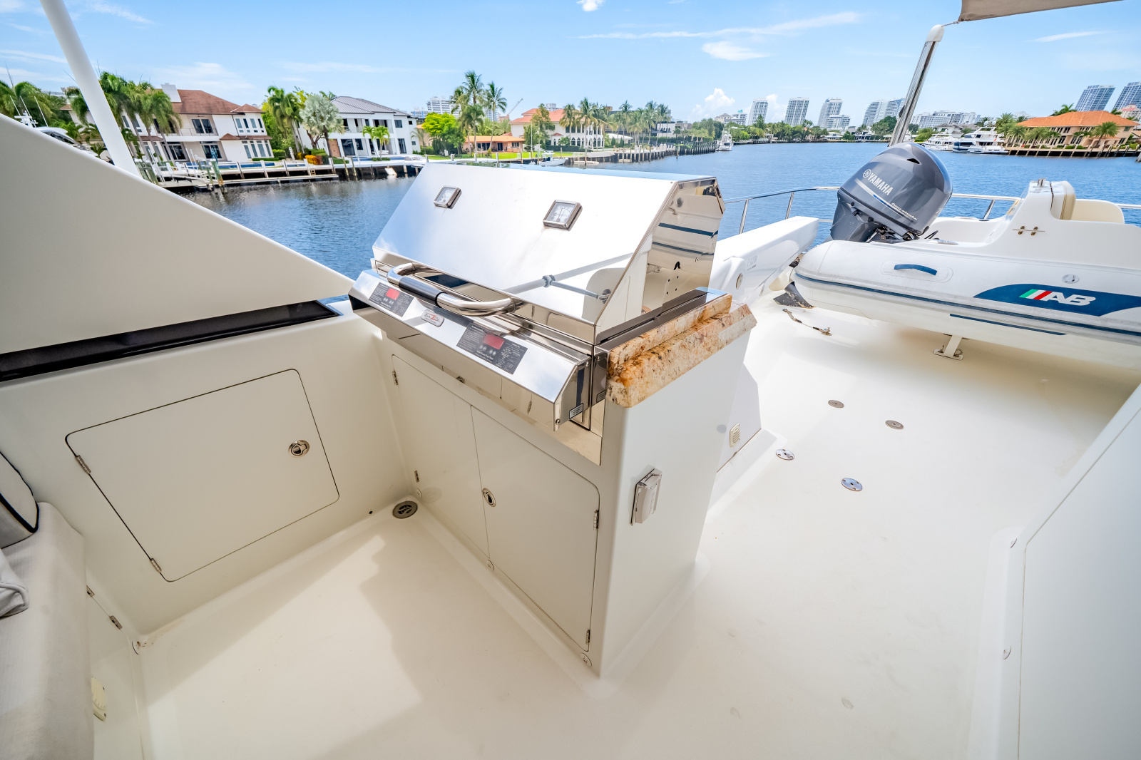 2016 Ocean Alexander 90 SKY LOUNGE