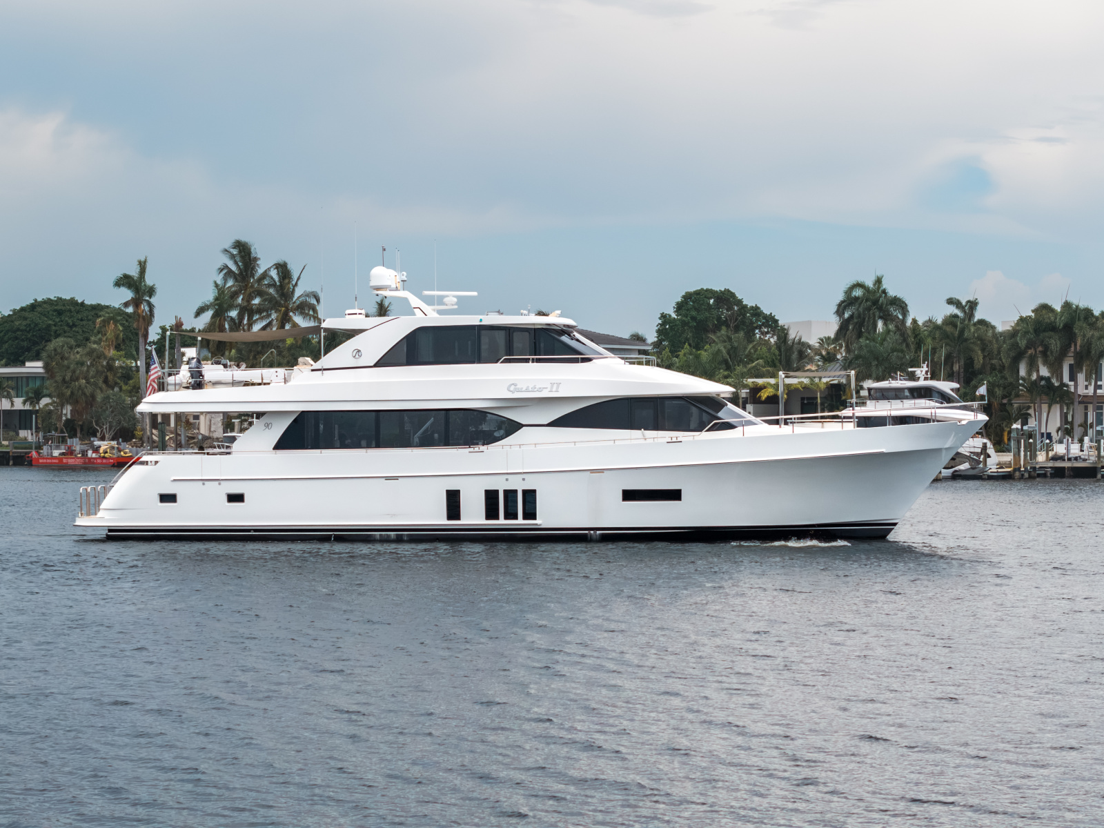 2016 Ocean Alexander 90 SKY LOUNGE