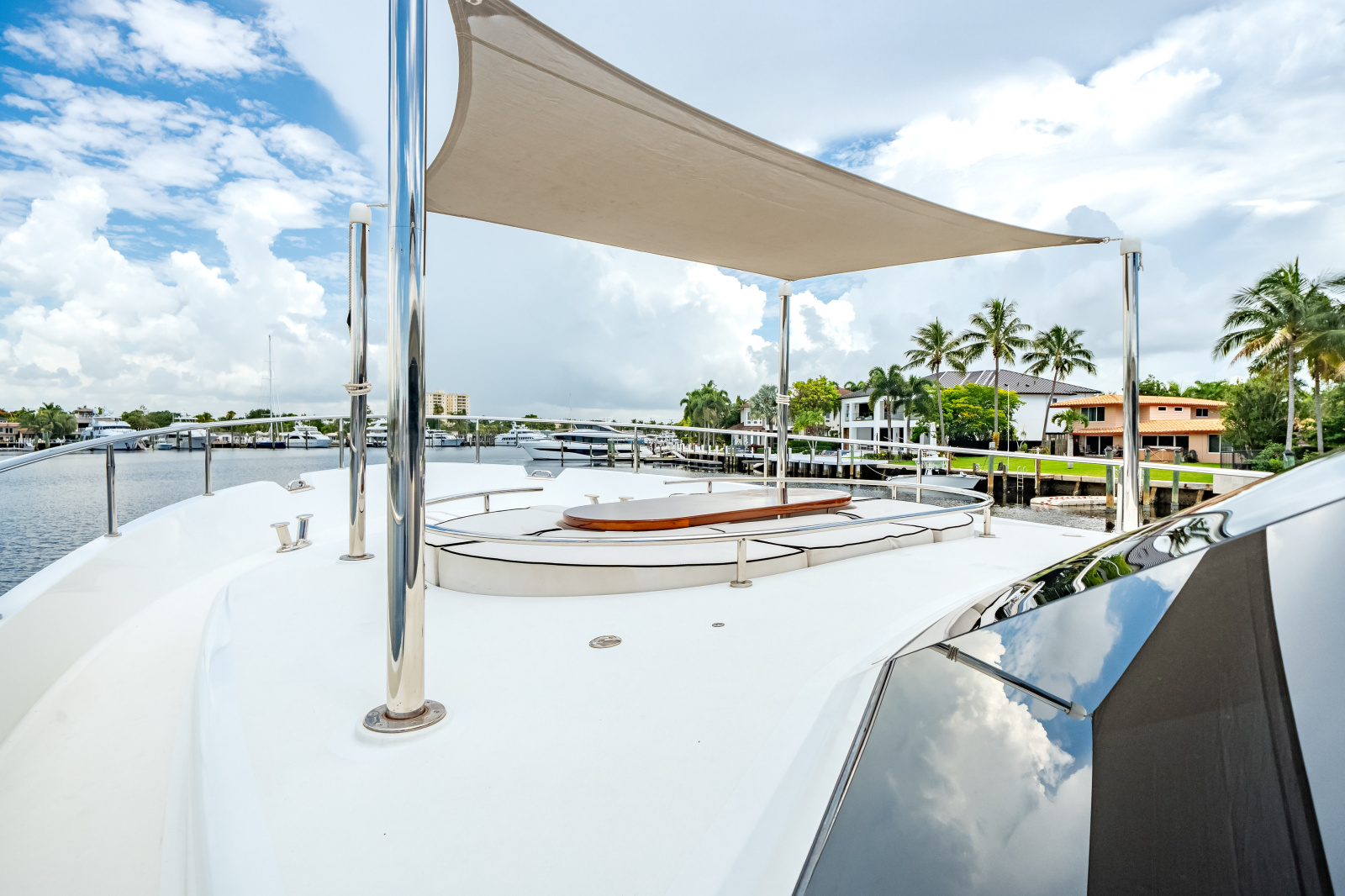 2016 Ocean Alexander 90 SKY LOUNGE