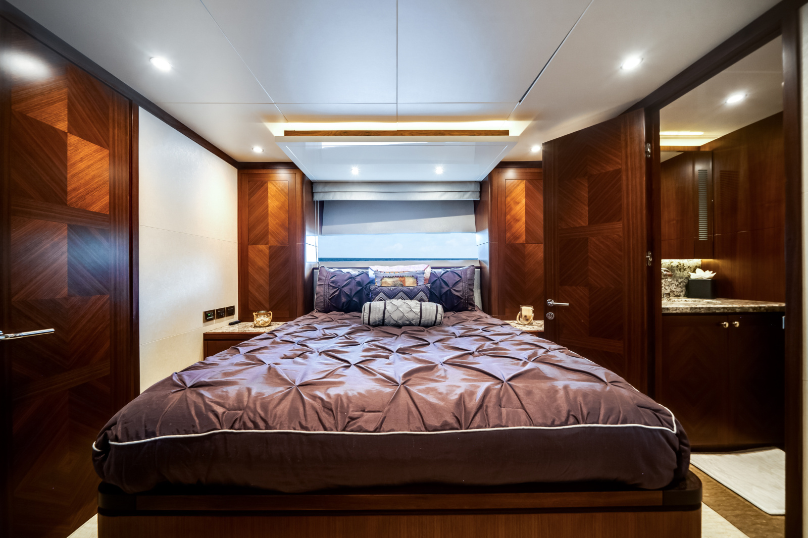 2016 Ocean Alexander 90 SKY LOUNGE