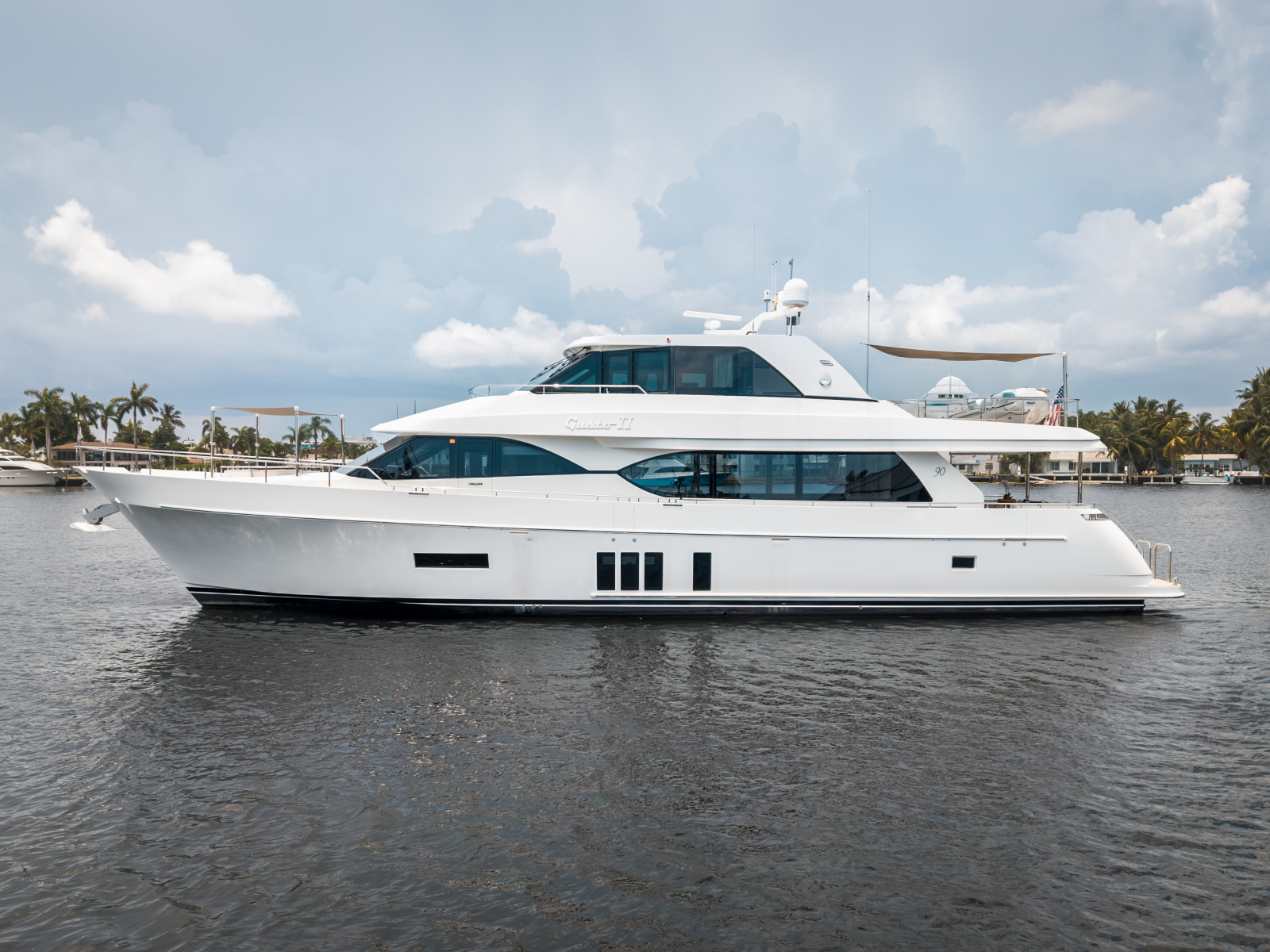 2016 Ocean Alexander 90 SKY LOUNGE