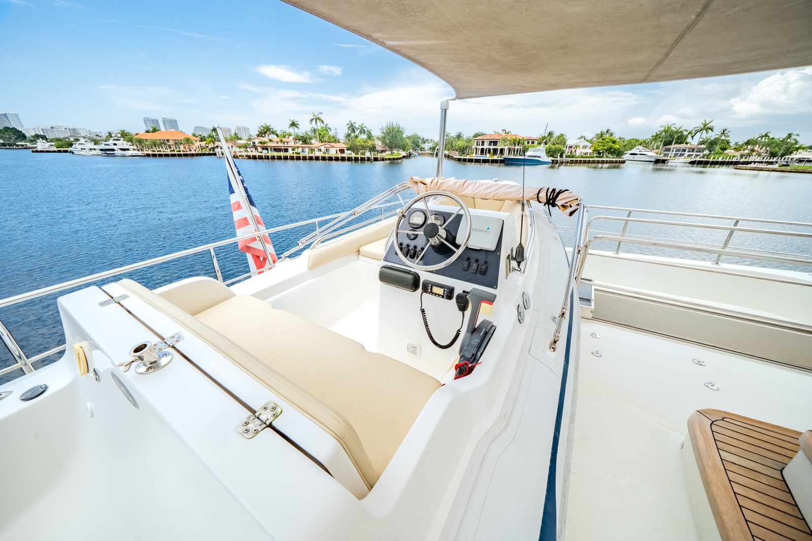 2016 Ocean Alexander 90 SKY LOUNGE