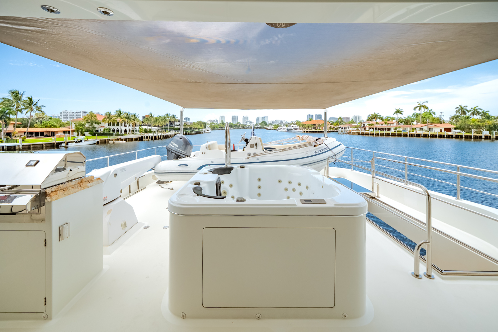 2016 Ocean Alexander 90 SKY LOUNGE