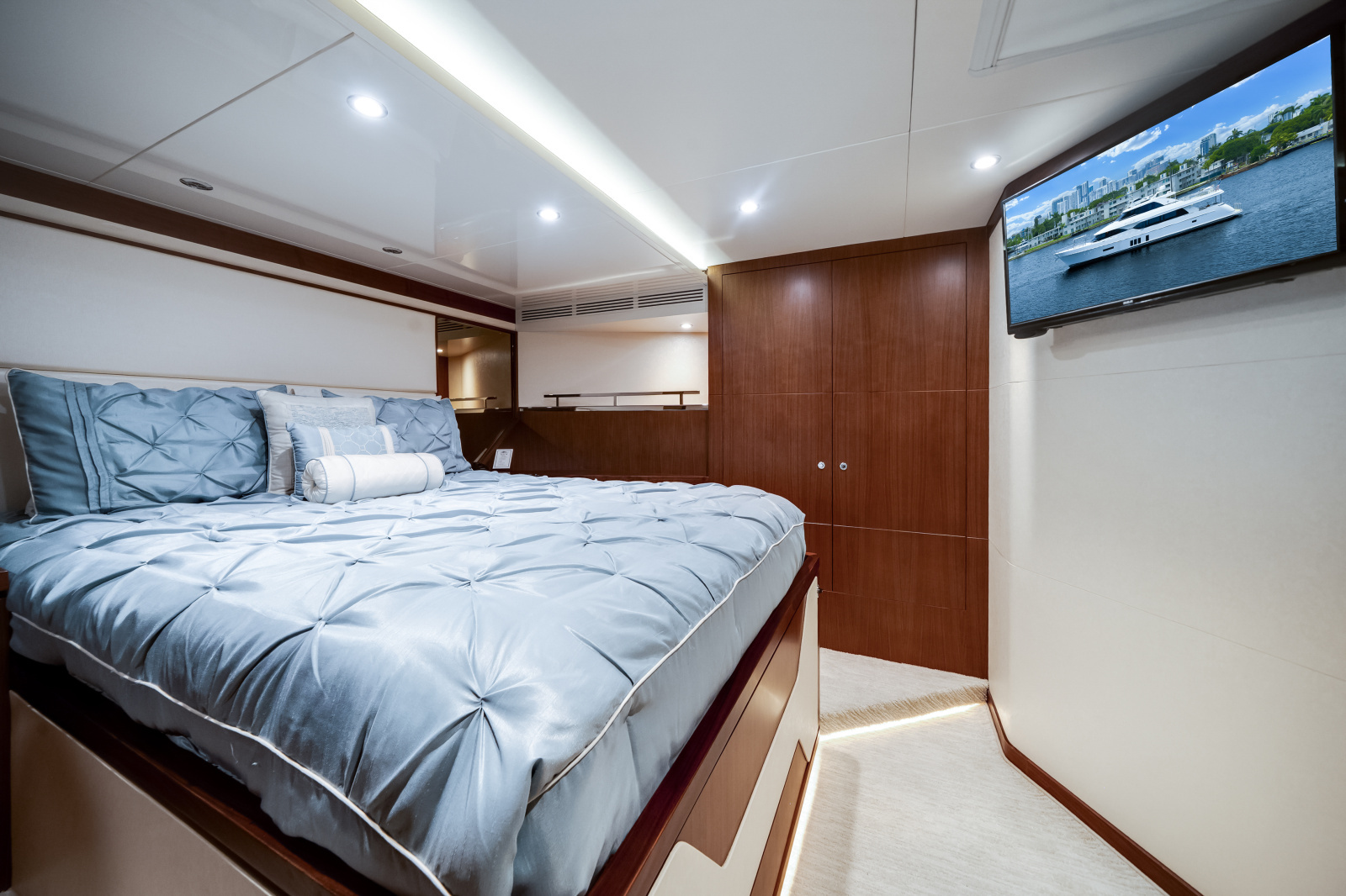 2016 Ocean Alexander 90 SKY LOUNGE