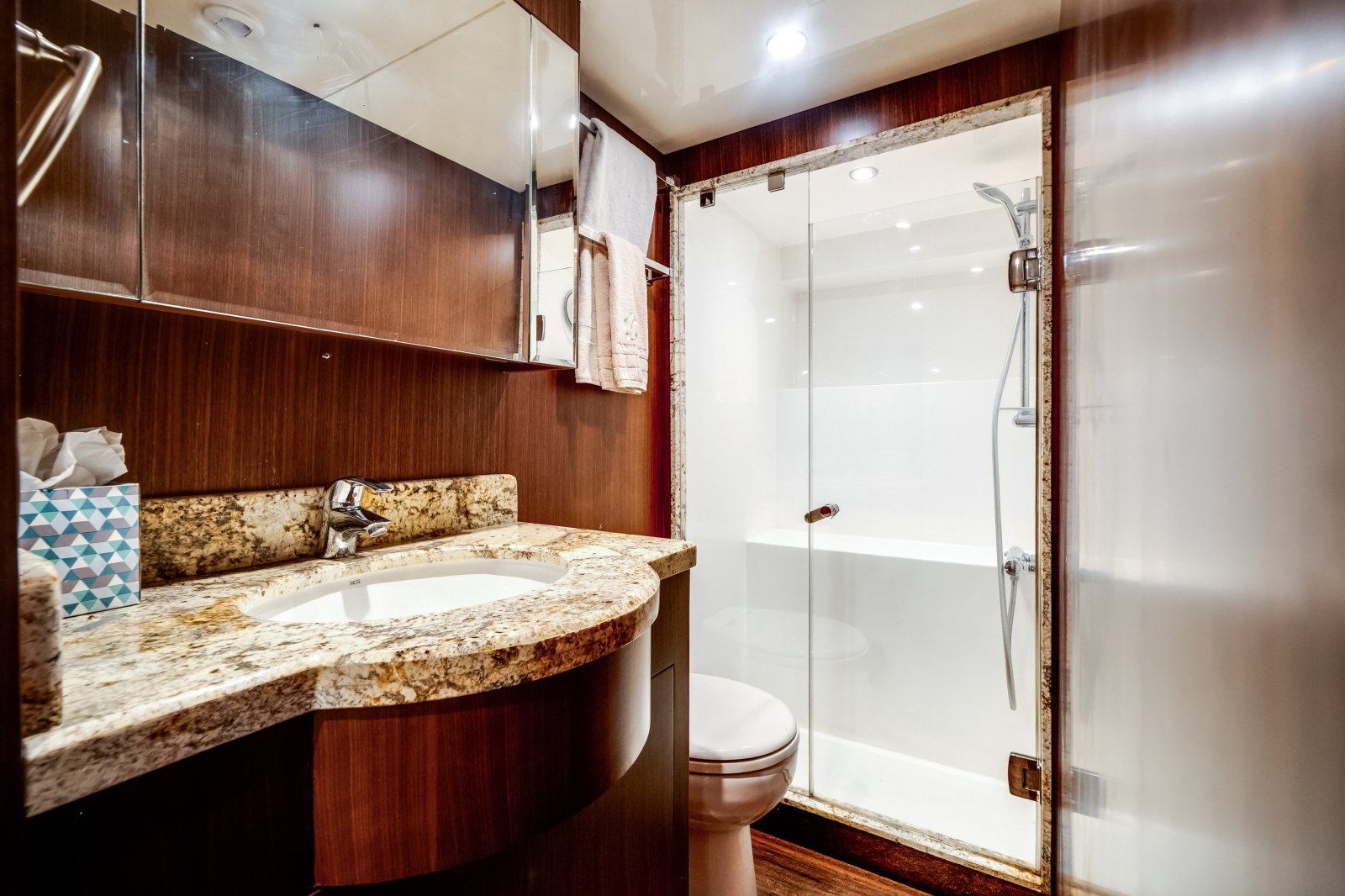 2016 Ocean Alexander 90 SKY LOUNGE
