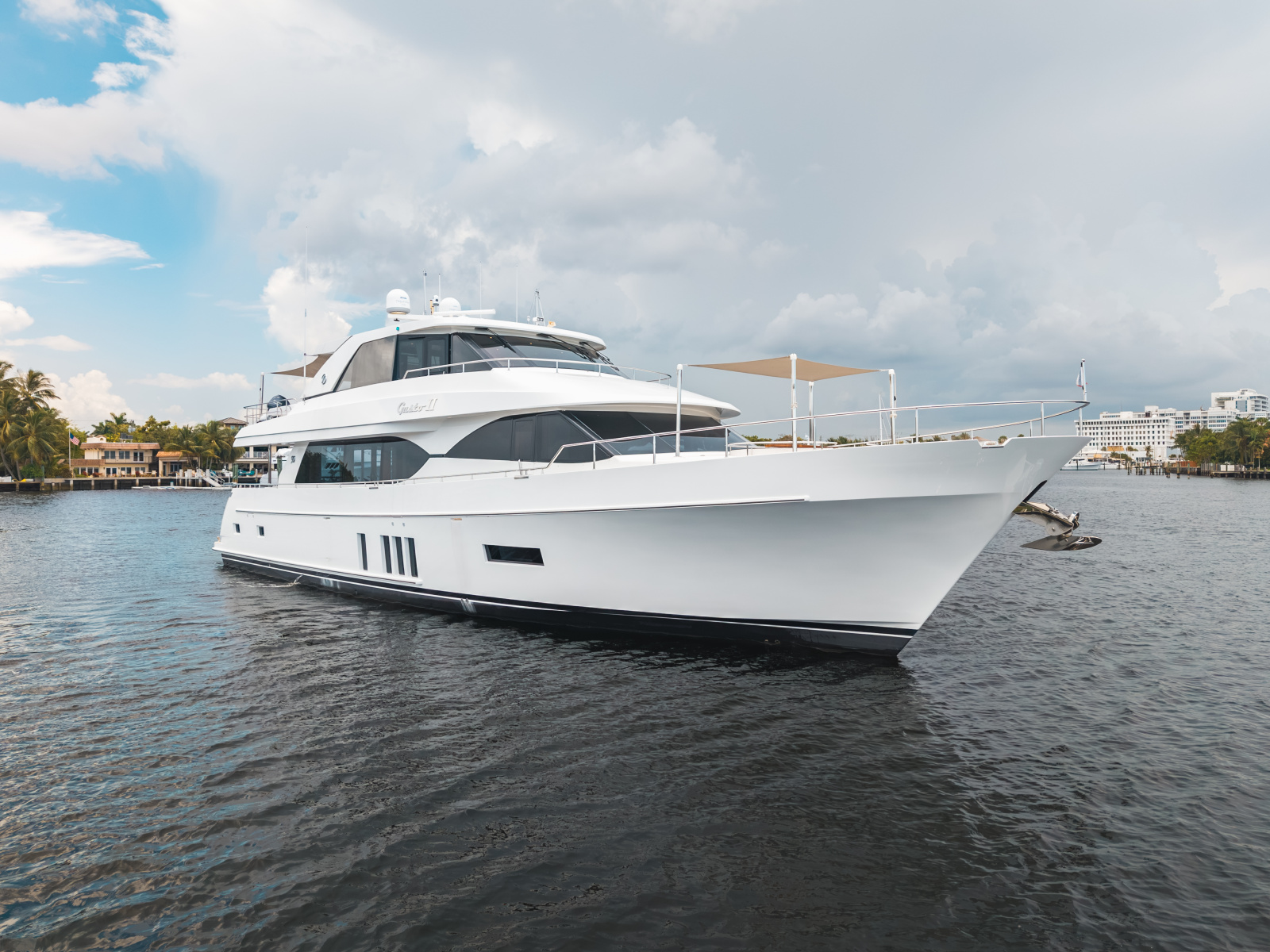 2016 Ocean Alexander 90 SKY LOUNGE