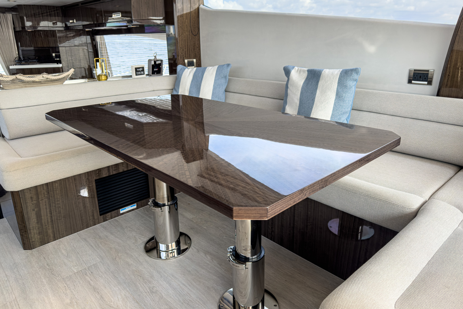2022 Galeon 550 Fly