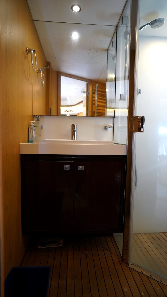 2013 Princess V72