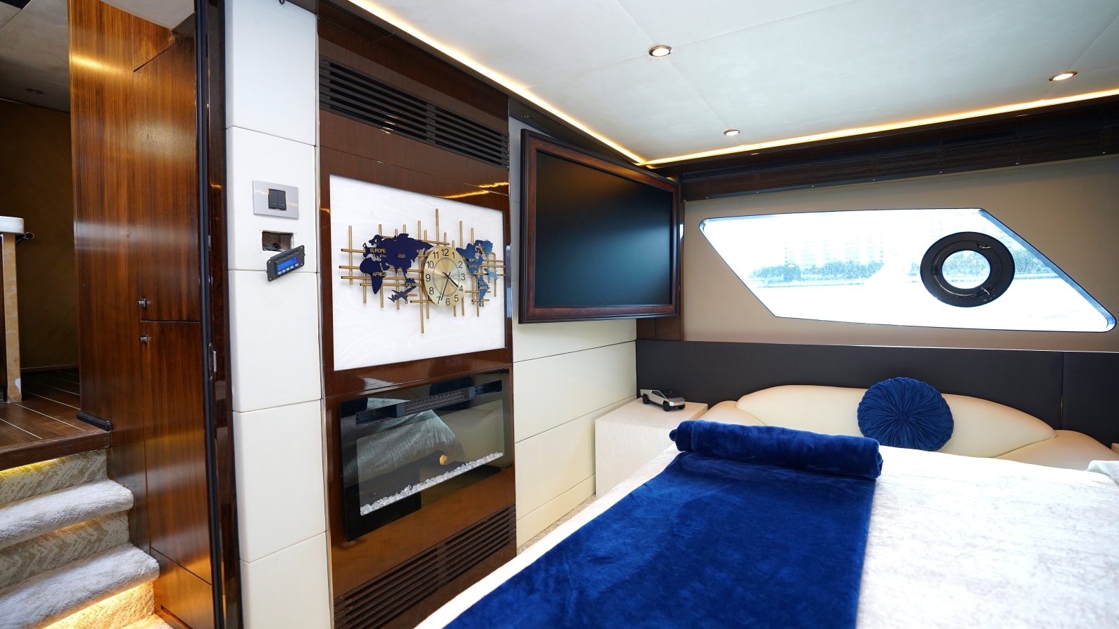 2013 Princess V72