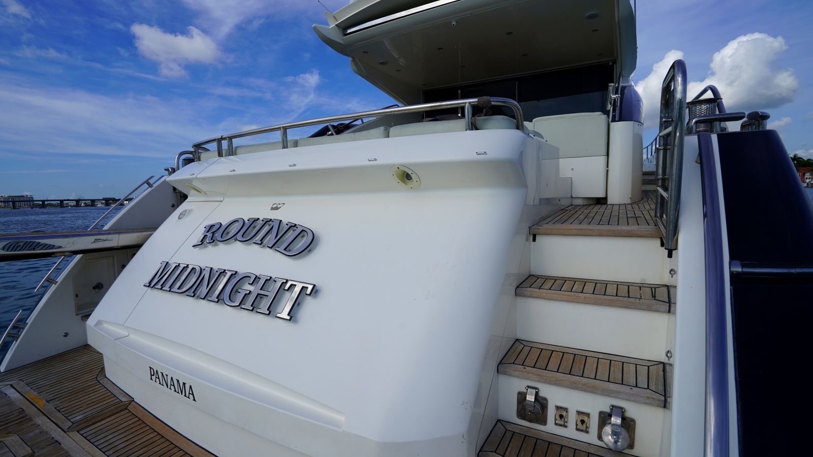 2013 Princess V72