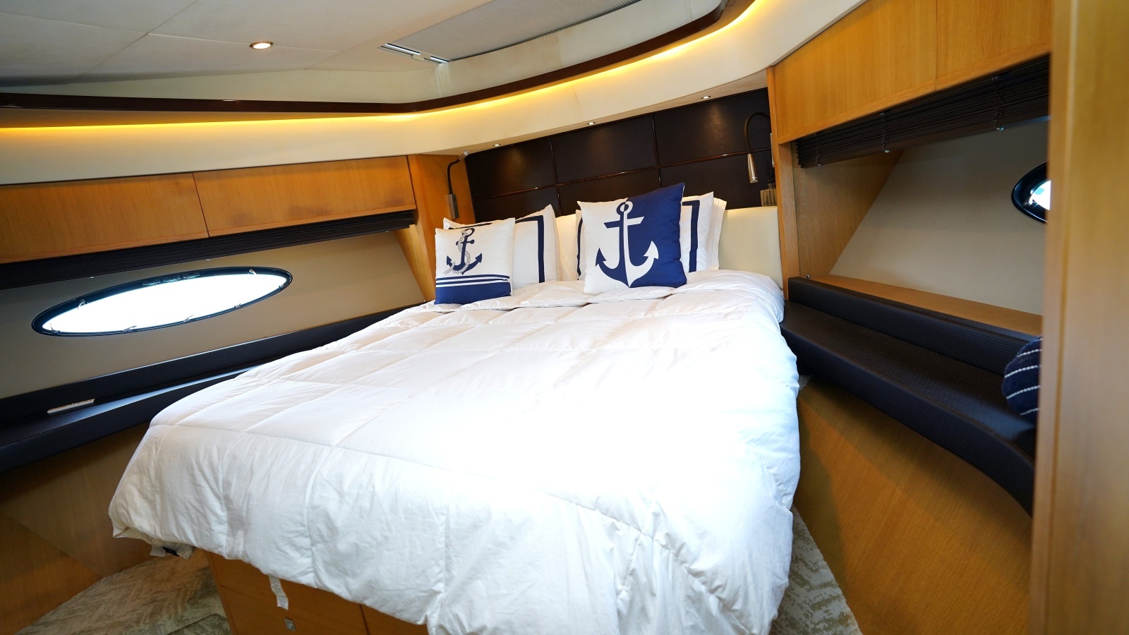 2013 Princess V72