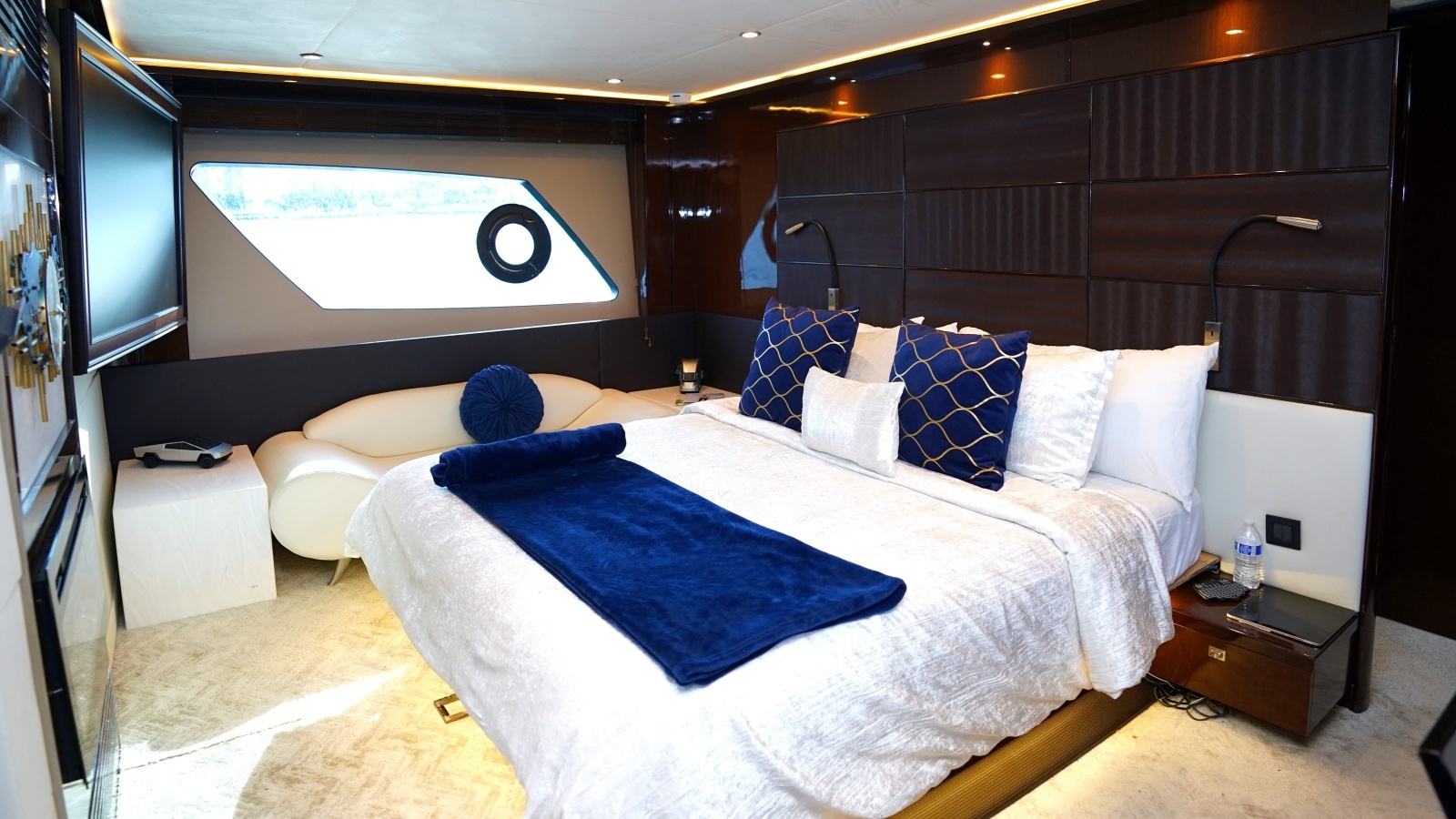 2013 Princess V72