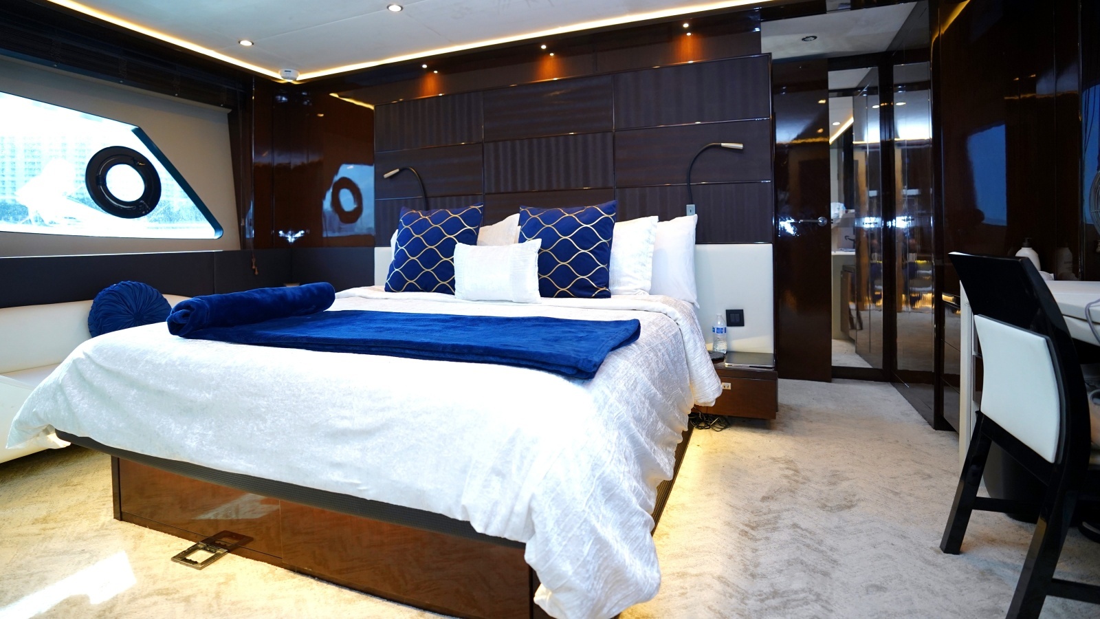 2013 Princess V72