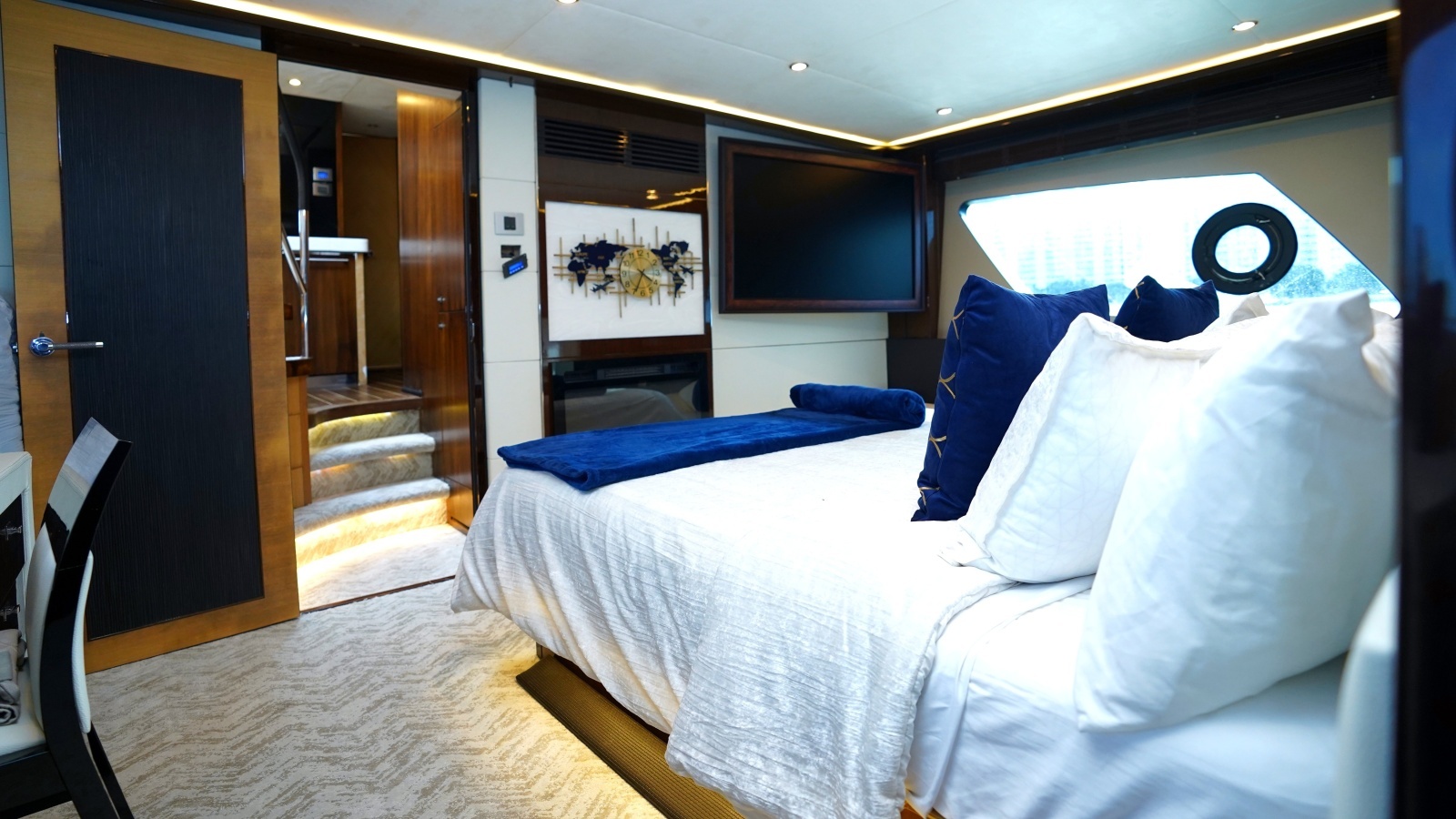 2013 Princess V72
