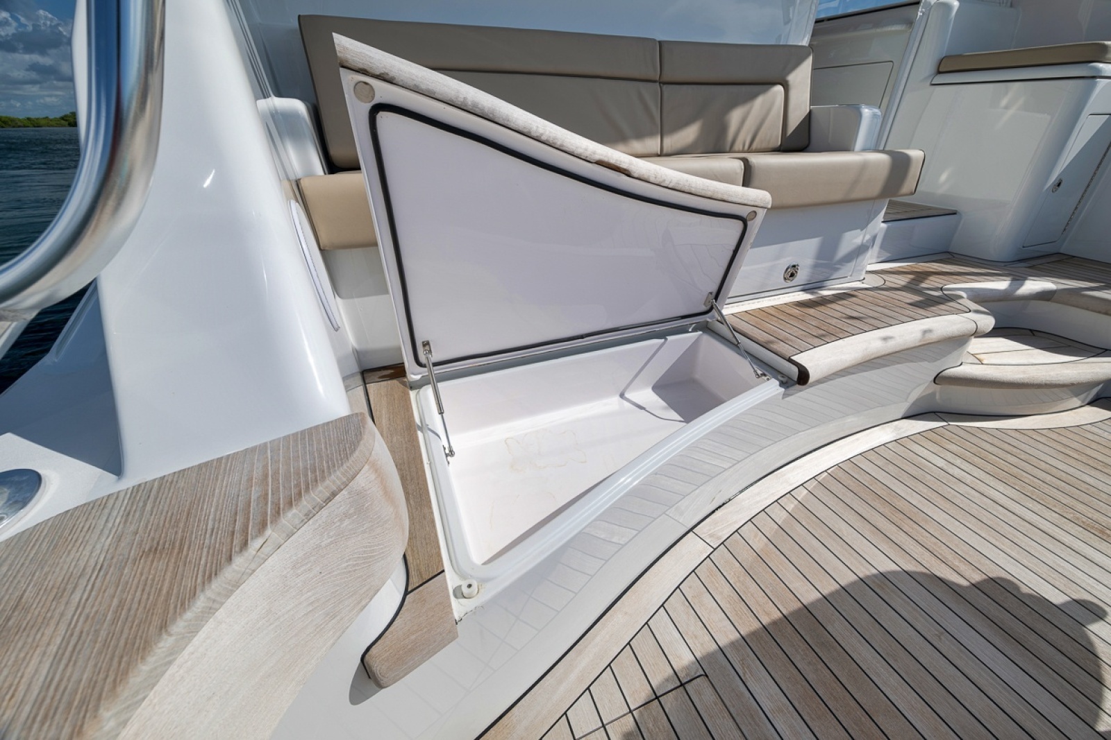 2023 Hatteras GT45X