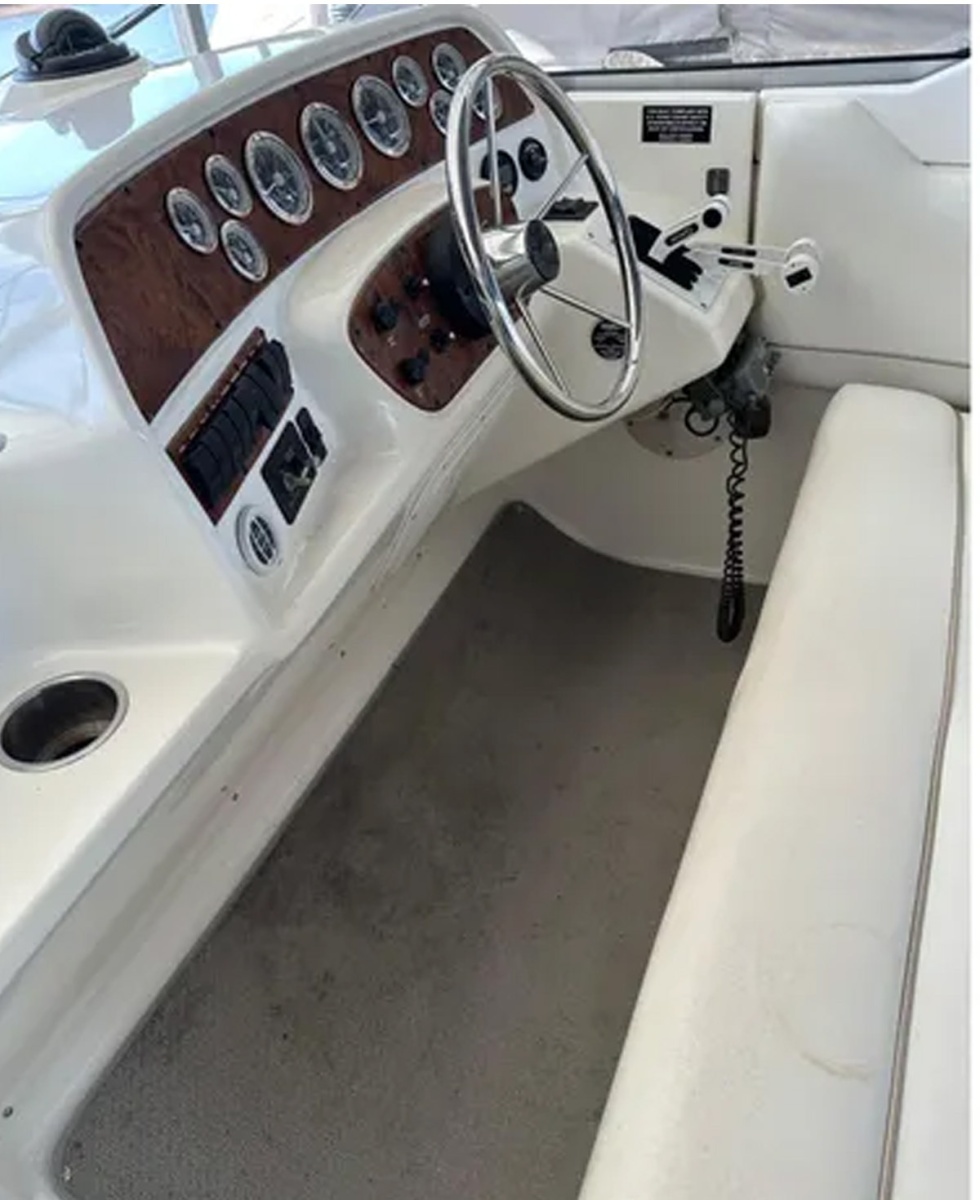 1999 Wellcraft 2800 Martinique