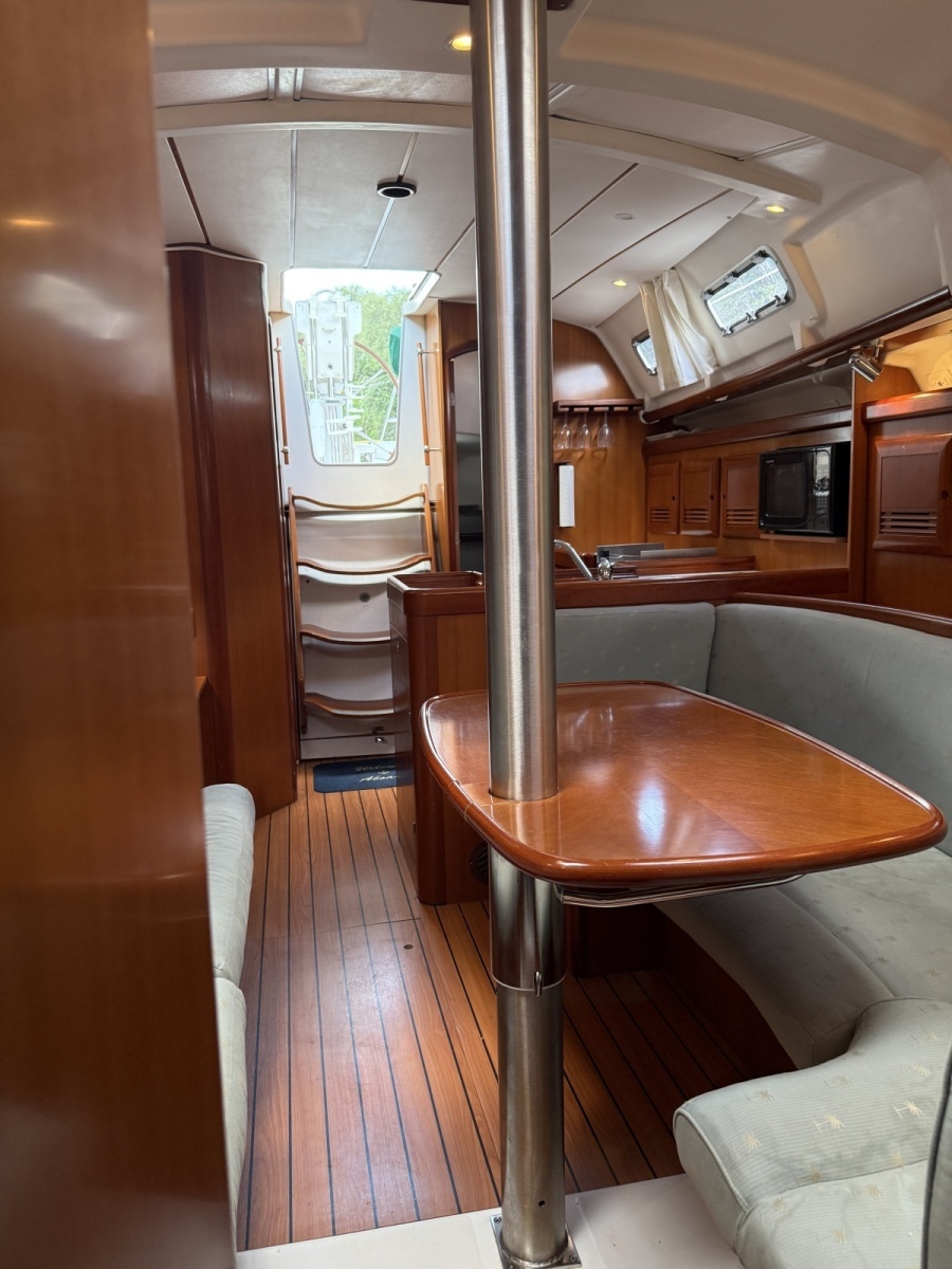 Convertible berth