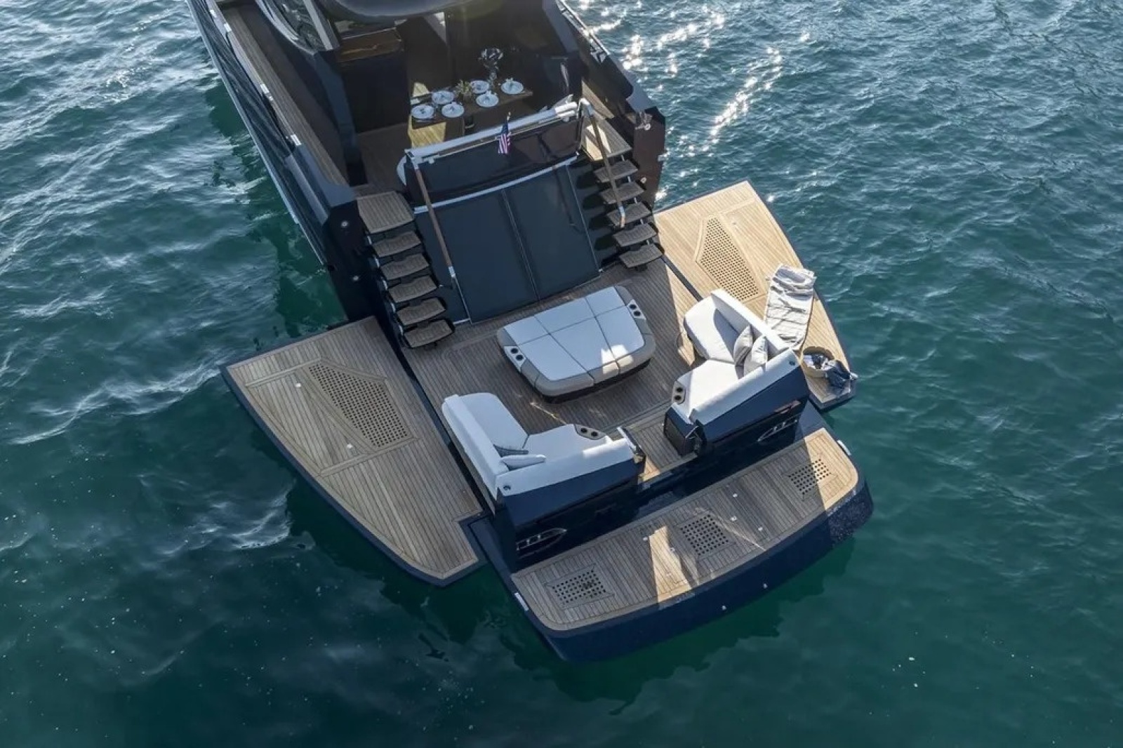 2023 Lazzara Yachts 