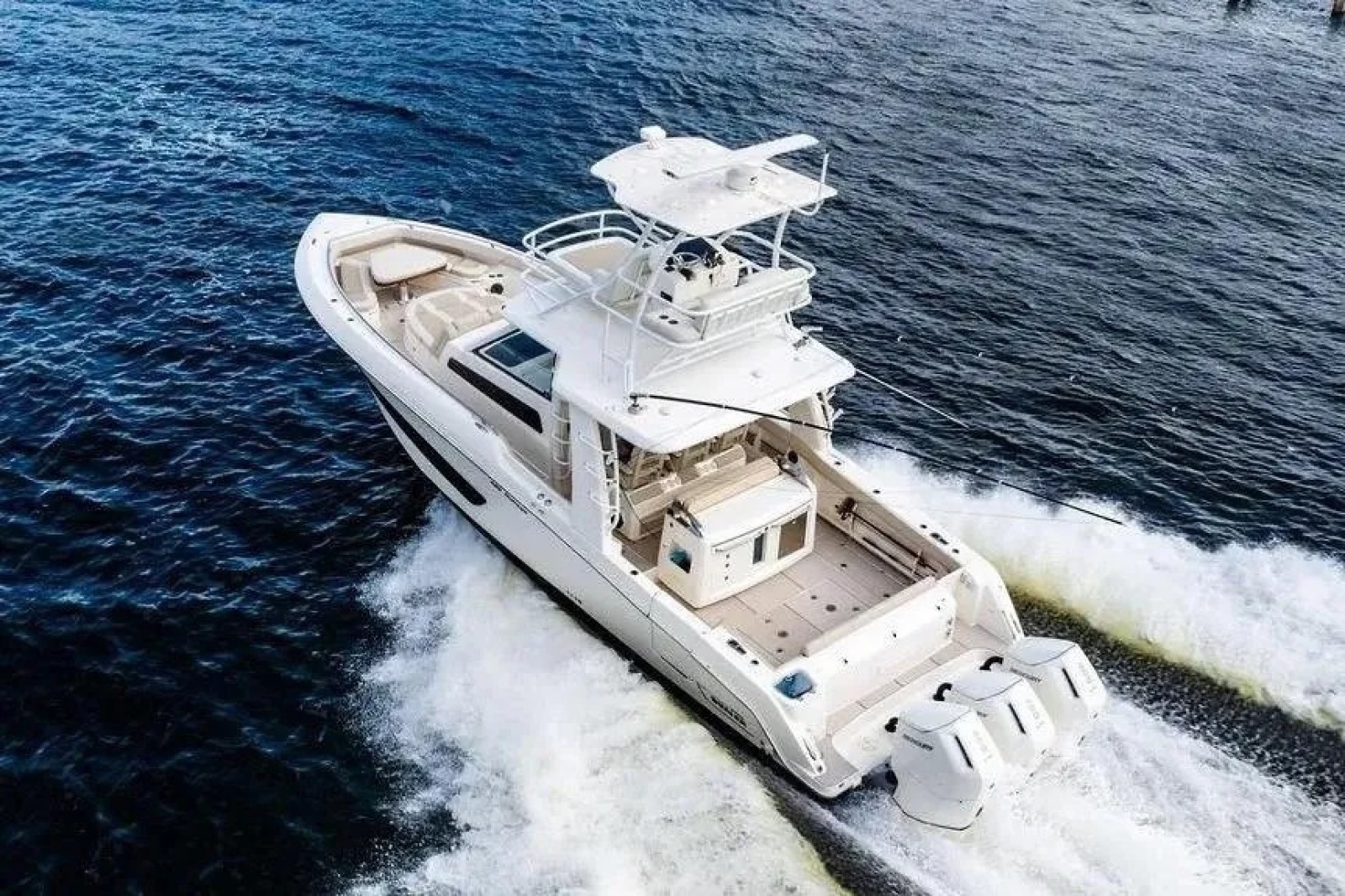 2022 Boston Whaler 