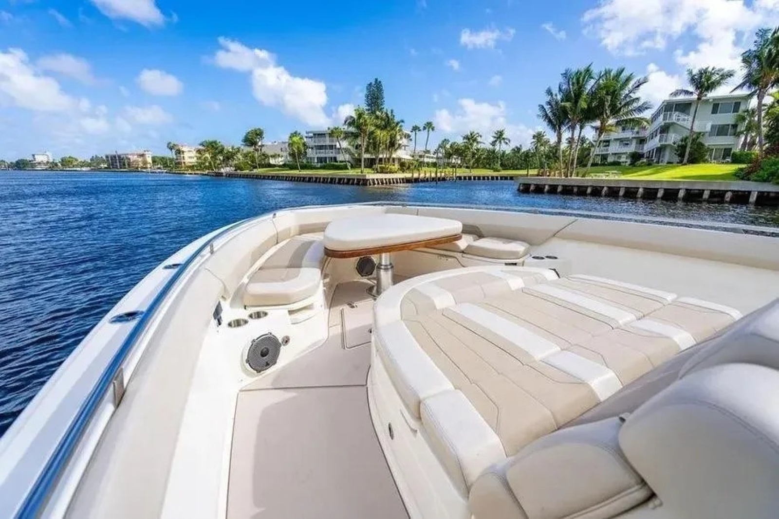 2022 Boston Whaler 