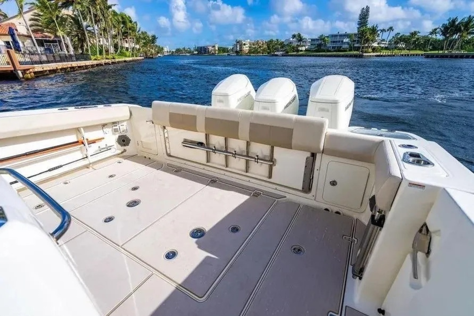2022 Boston Whaler 
