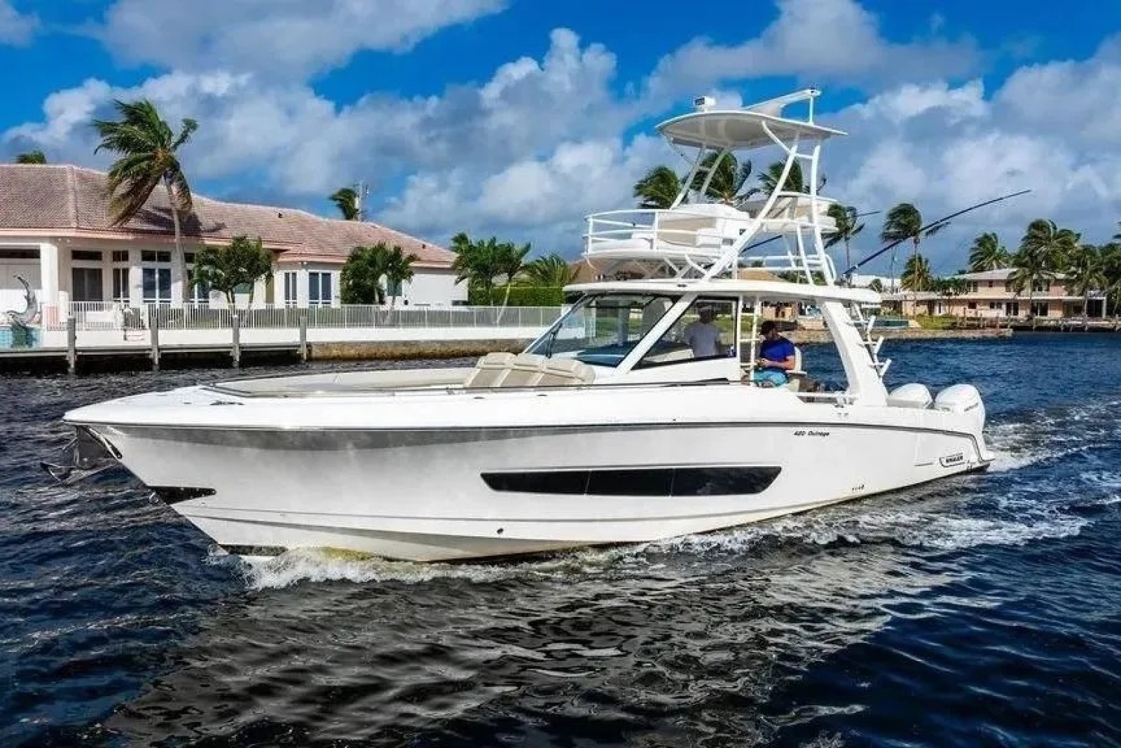 2022 Boston Whaler 