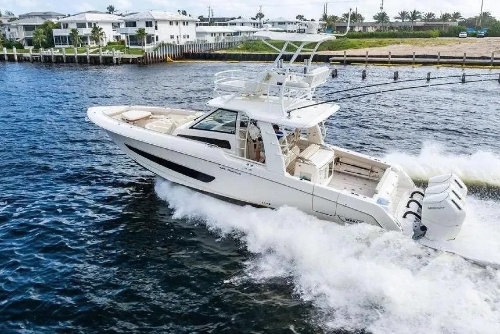 2022 Boston Whaler 