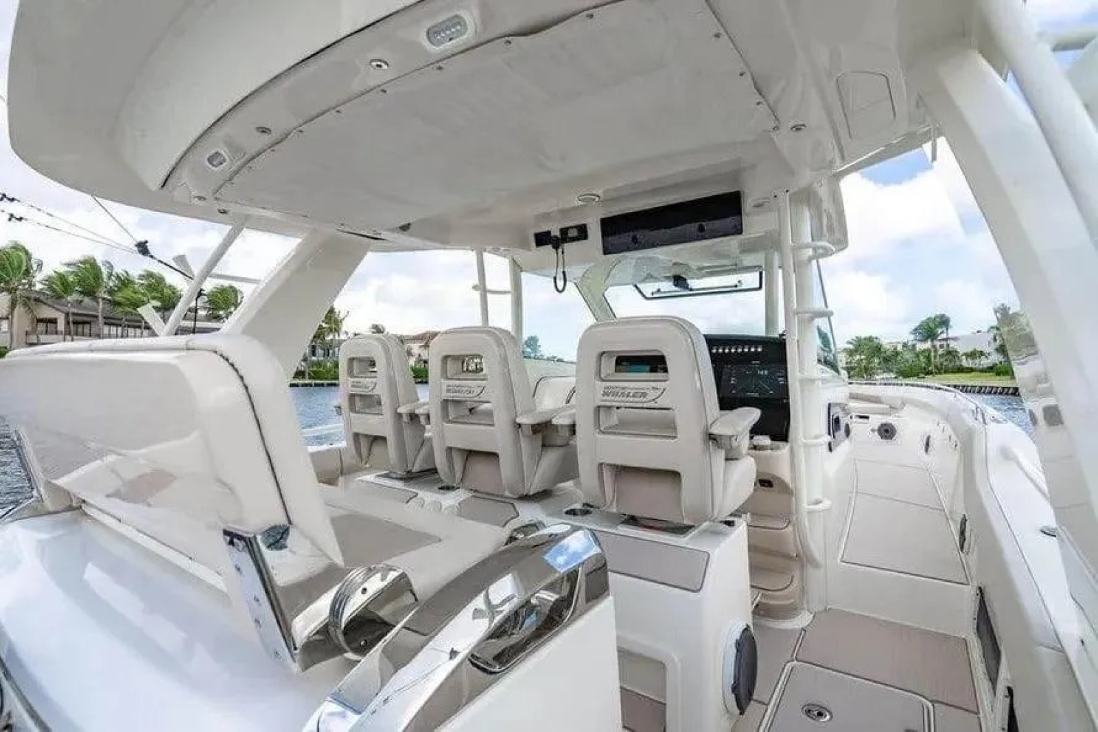 2022 Boston Whaler