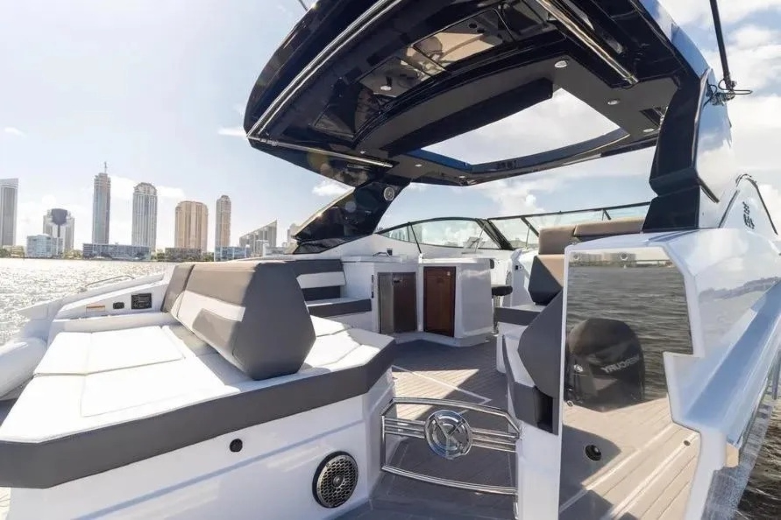 2021 Cruisers Yachts 