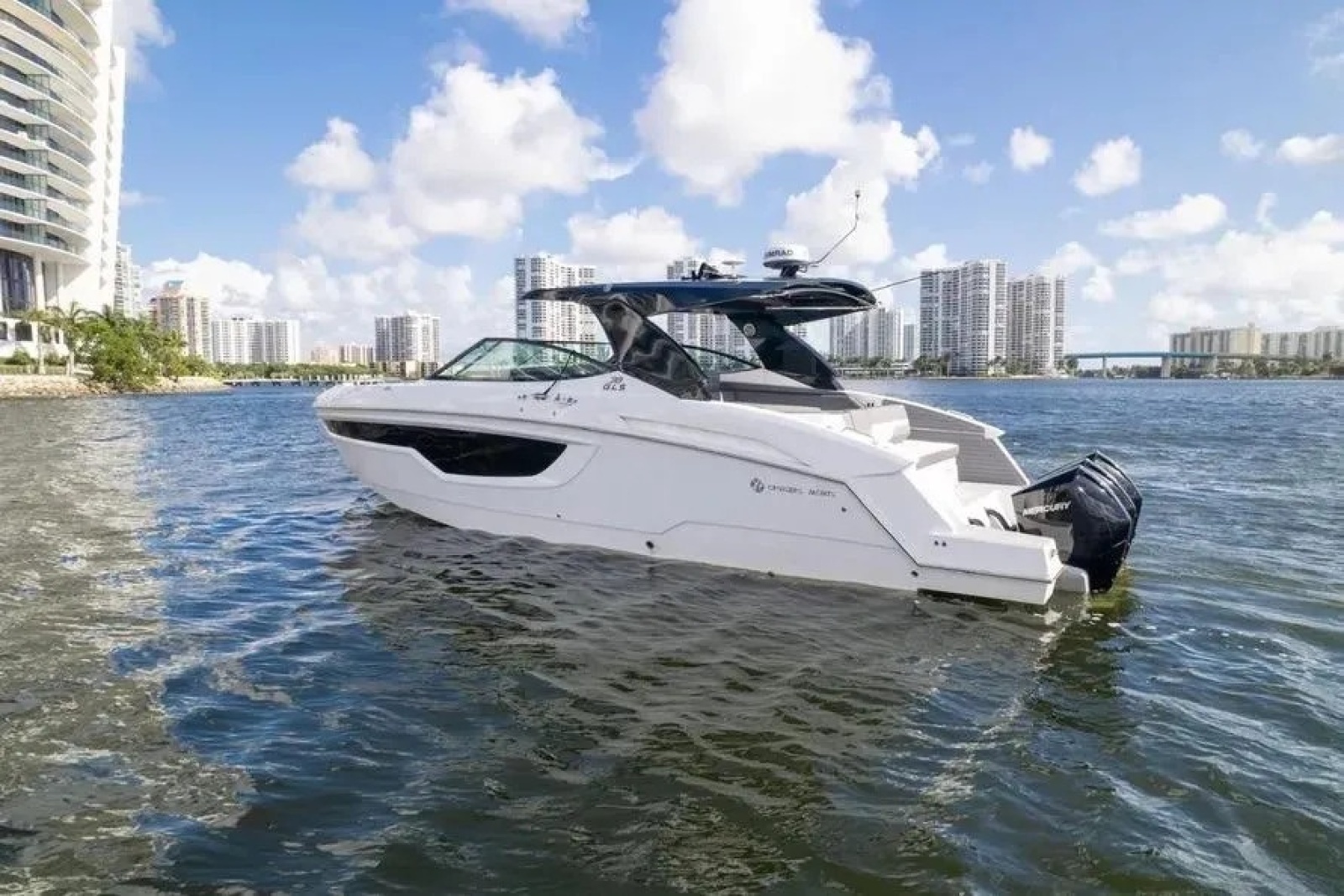 2021 Cruisers Yachts 