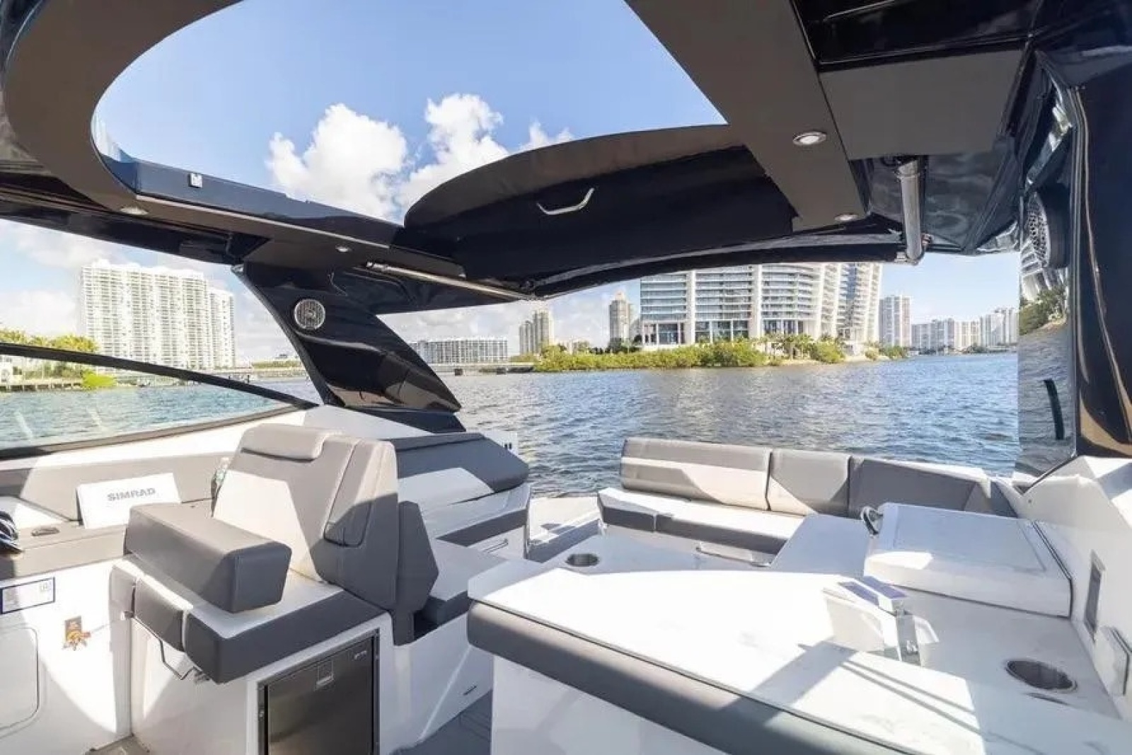 2021 Cruisers Yachts 