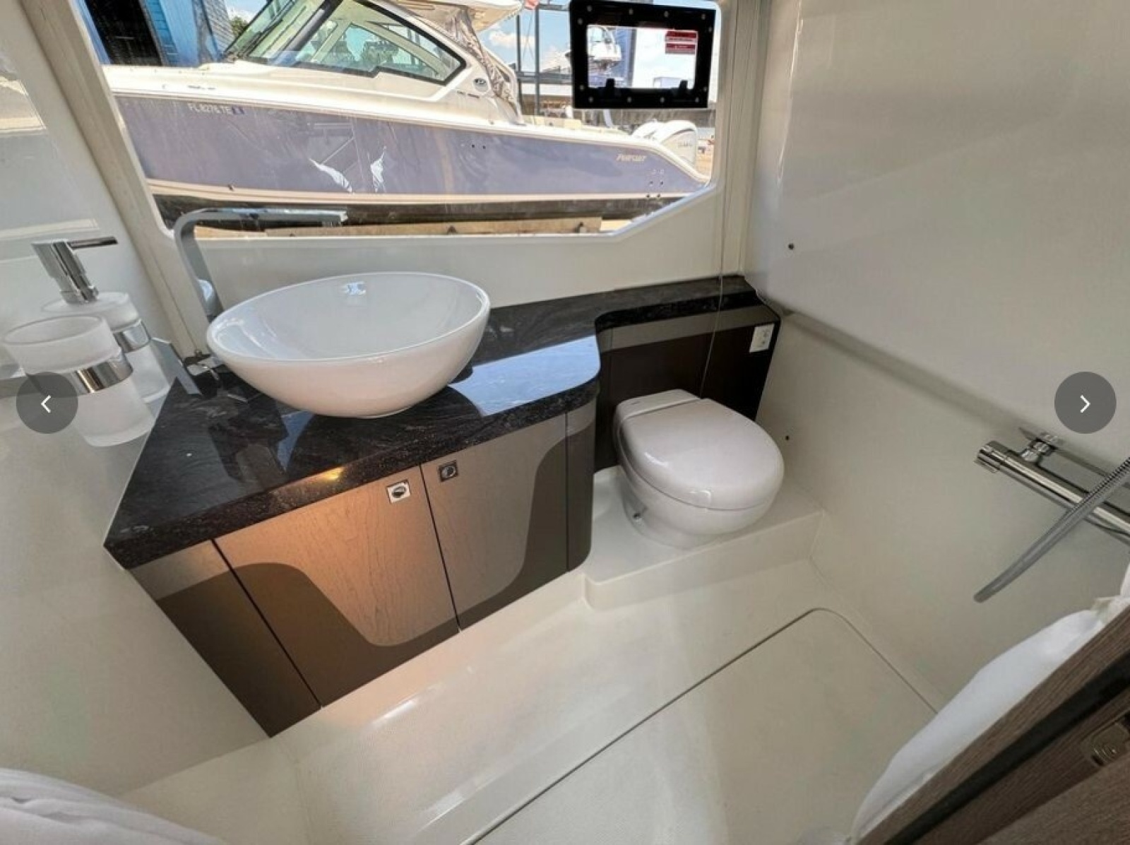2022 Galeon 