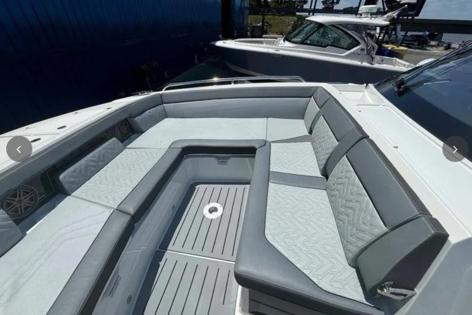 2022 Galeon 