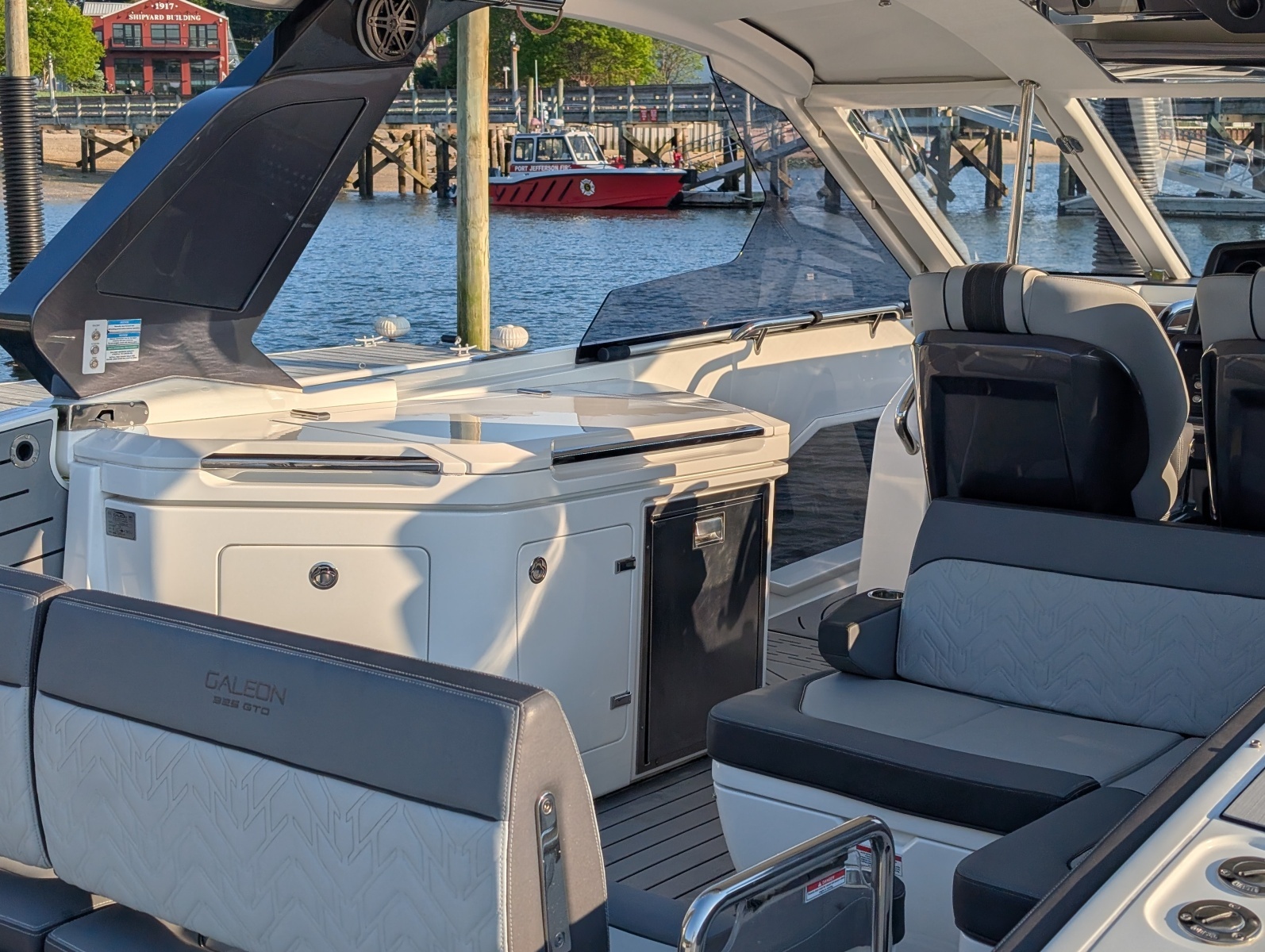 2022 Galeon 