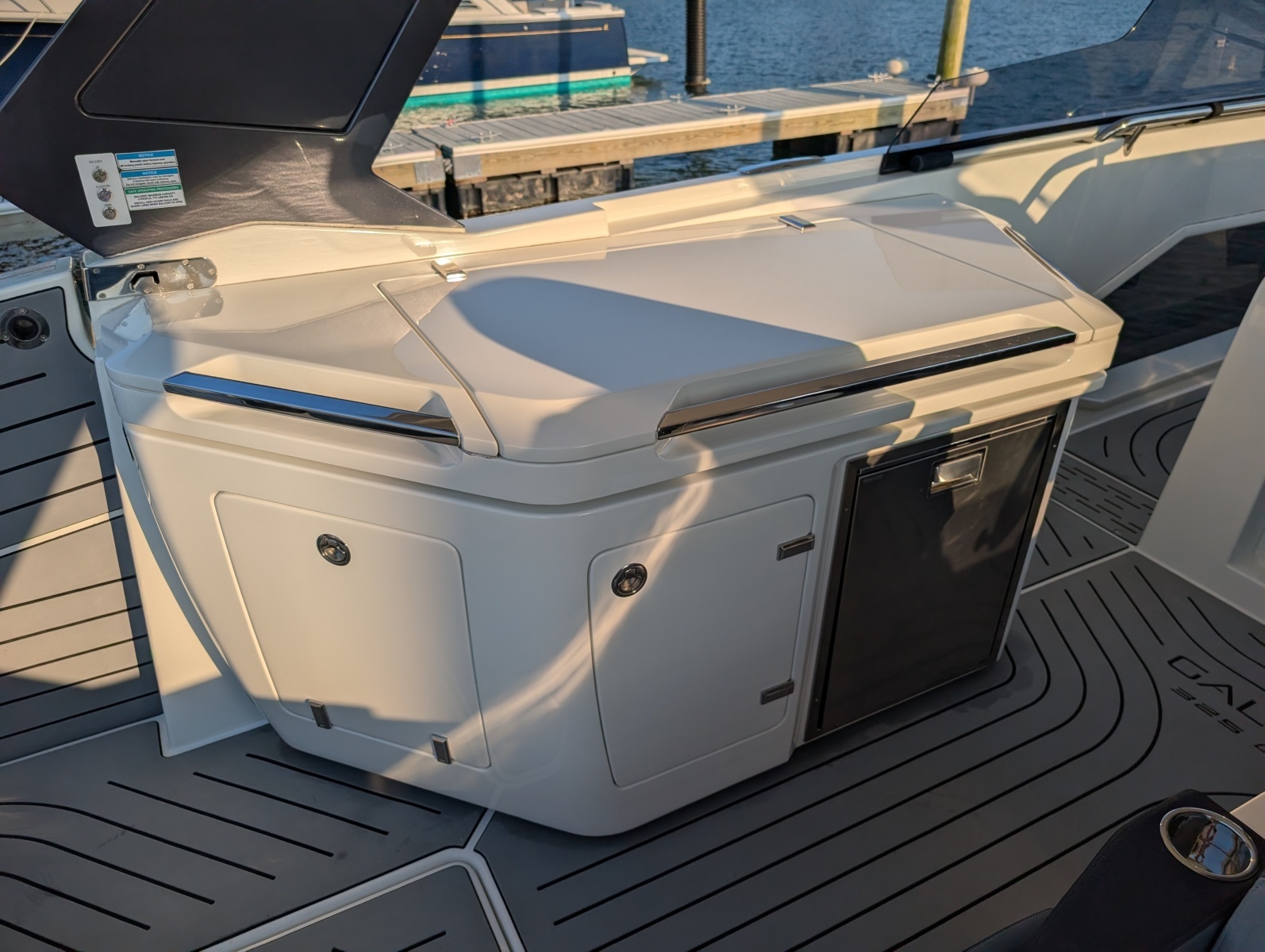 2022 Galeon 