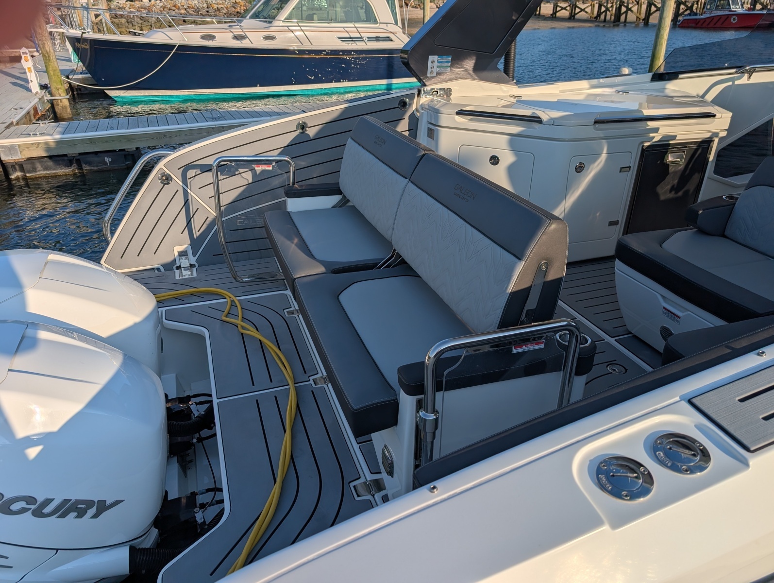 2022 Galeon 