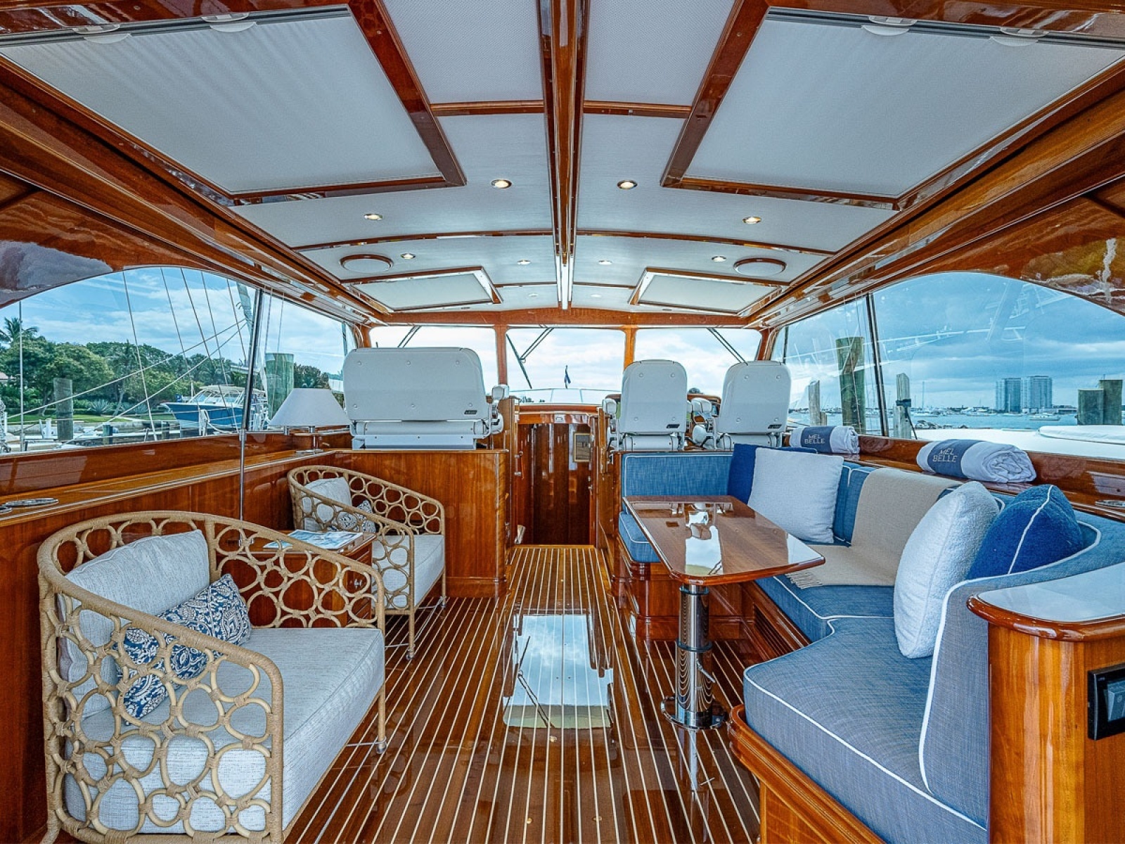 Pilothouse Salon Forward