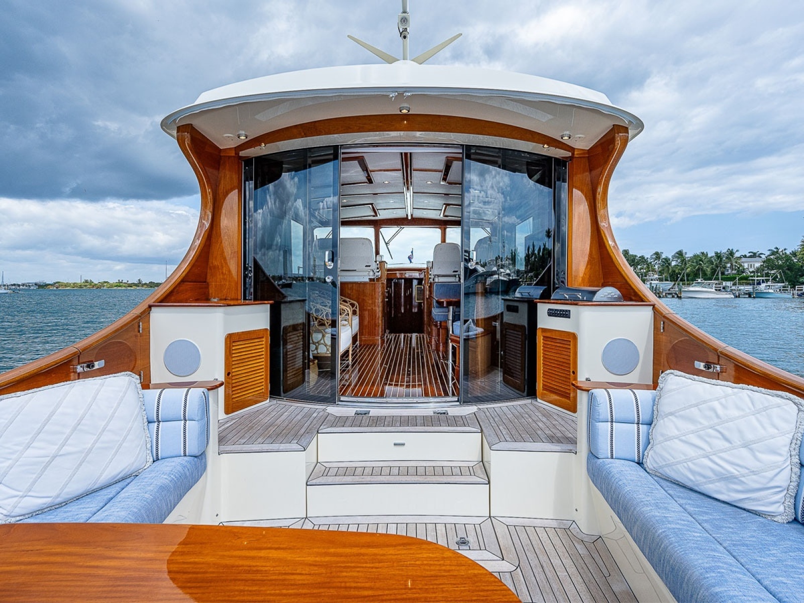 Cockpit to Salon