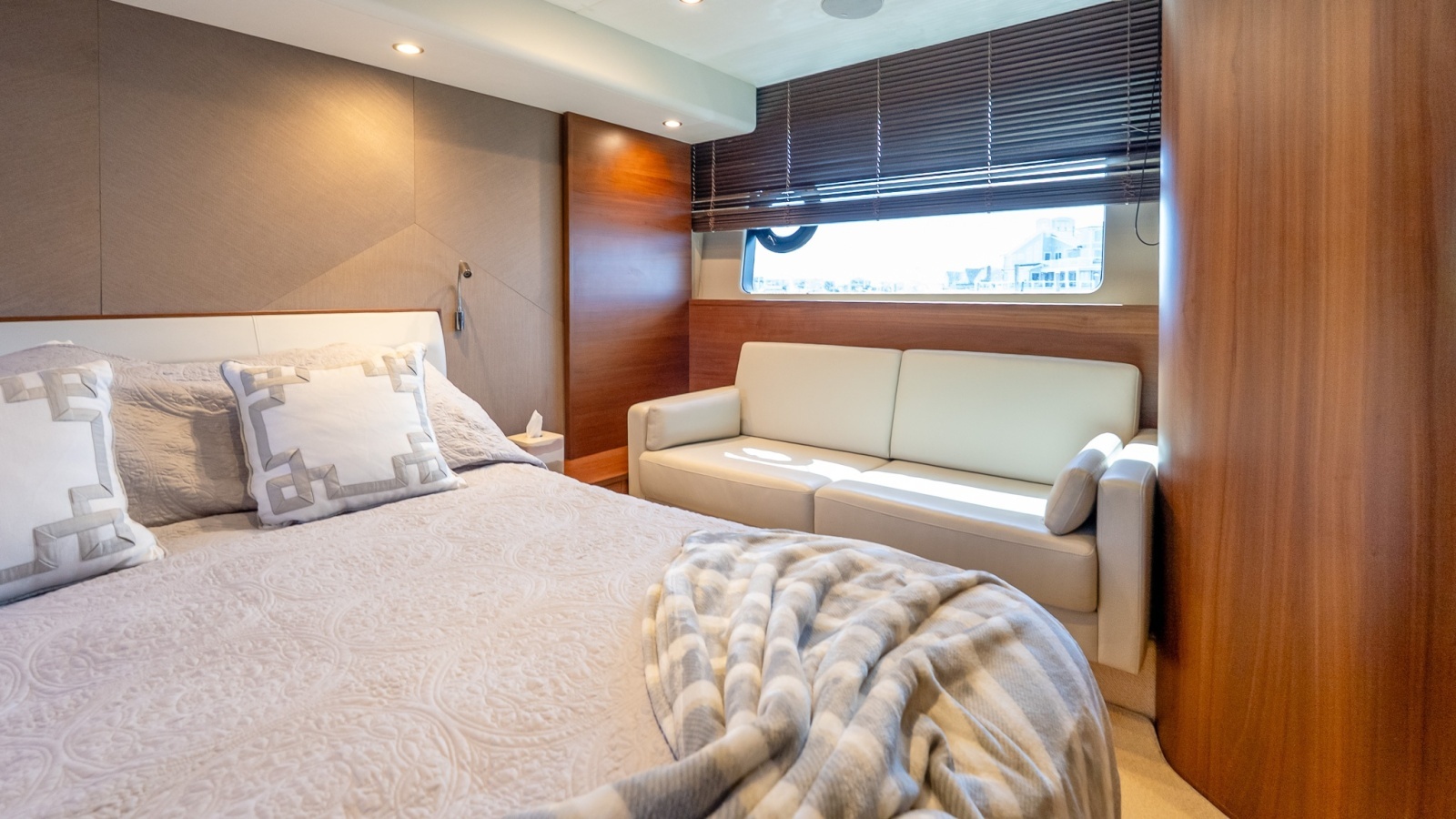 2014 Princess F52