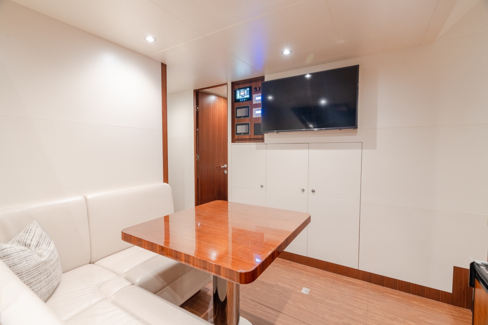 2019 Ocean Alexander 100 Motoryacht