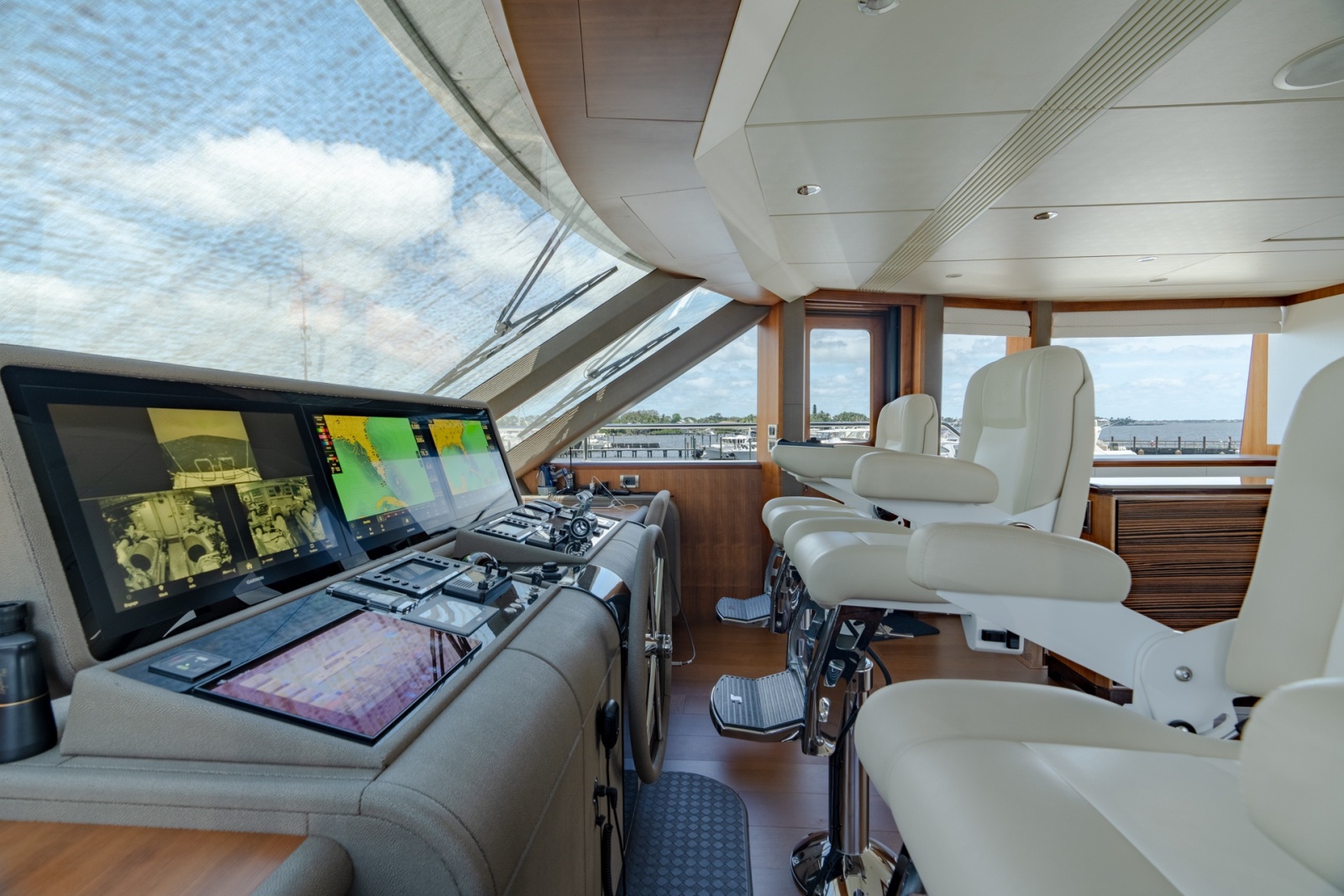 2019 Ocean Alexander 100 Motoryacht