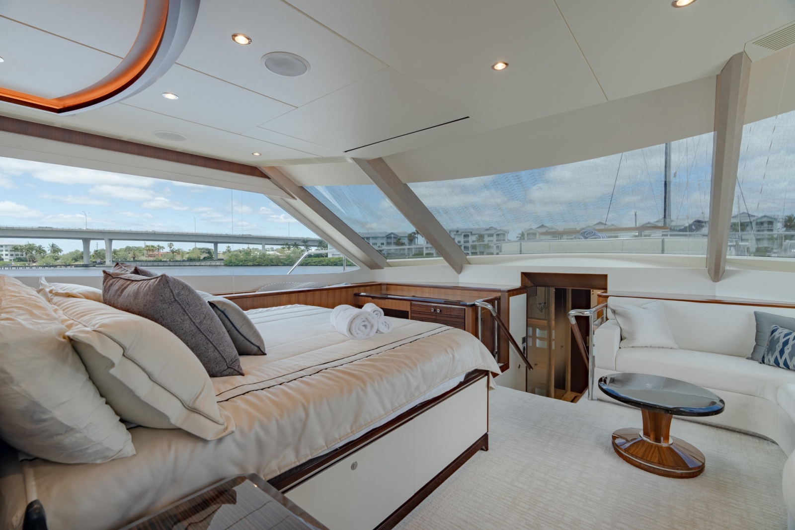 2019 Ocean Alexander 100 Motoryacht