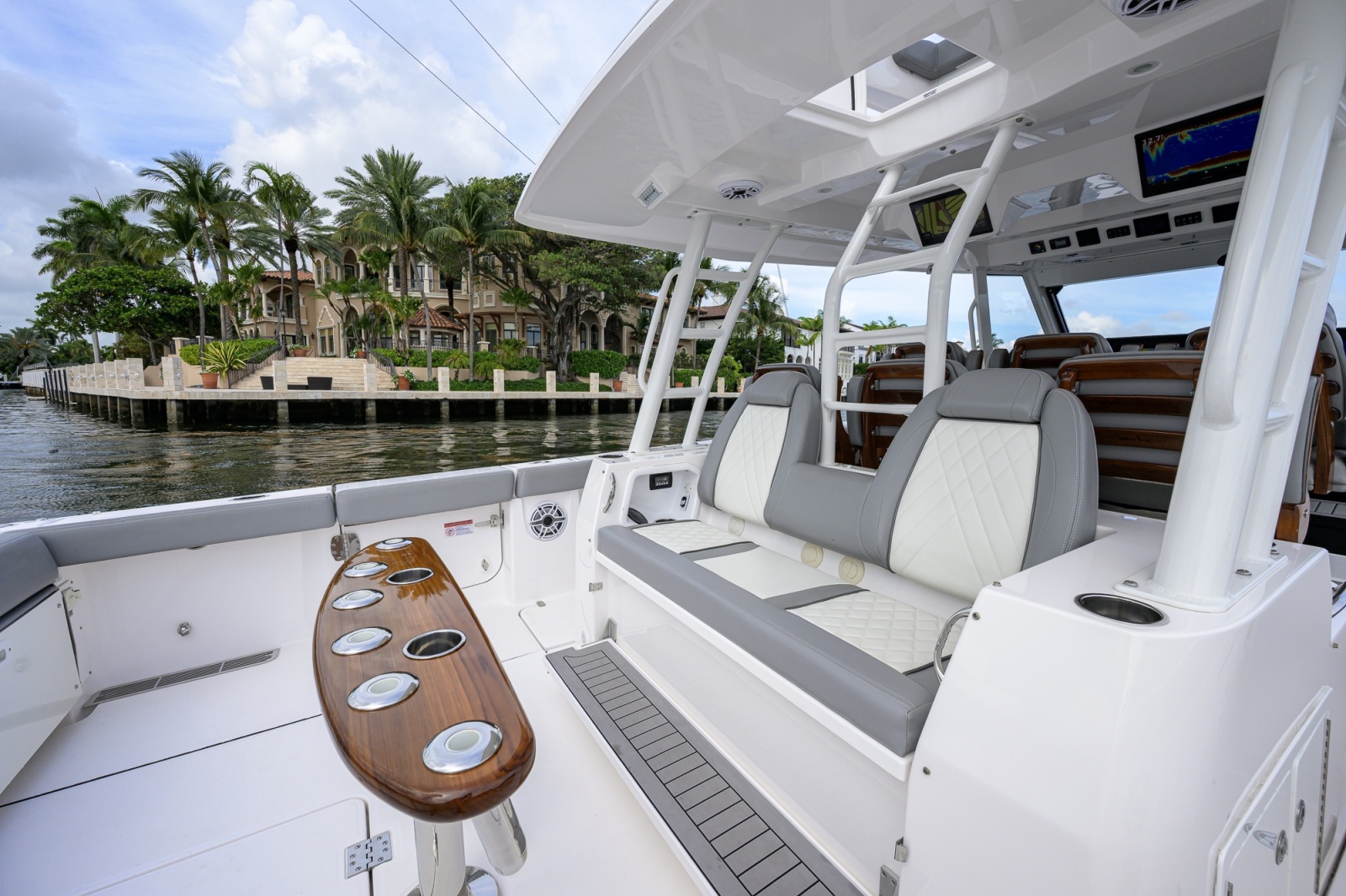 Everglades 45 GALLANT LADY - Cockpit