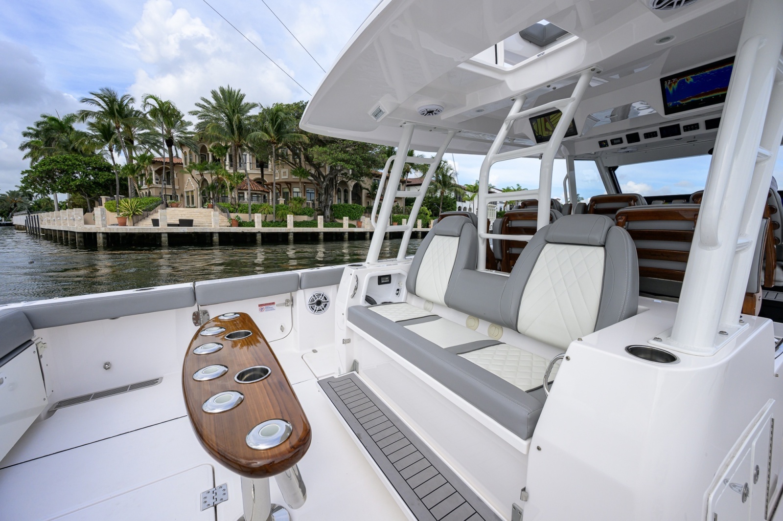 Everglades 45 GALLANT LADY - Cockpit