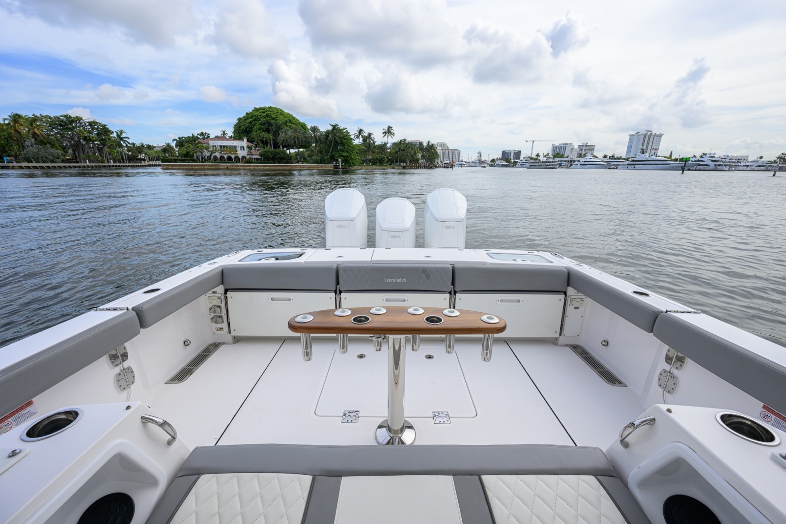 Everglades 45 GALLANT LADY - Cockpit