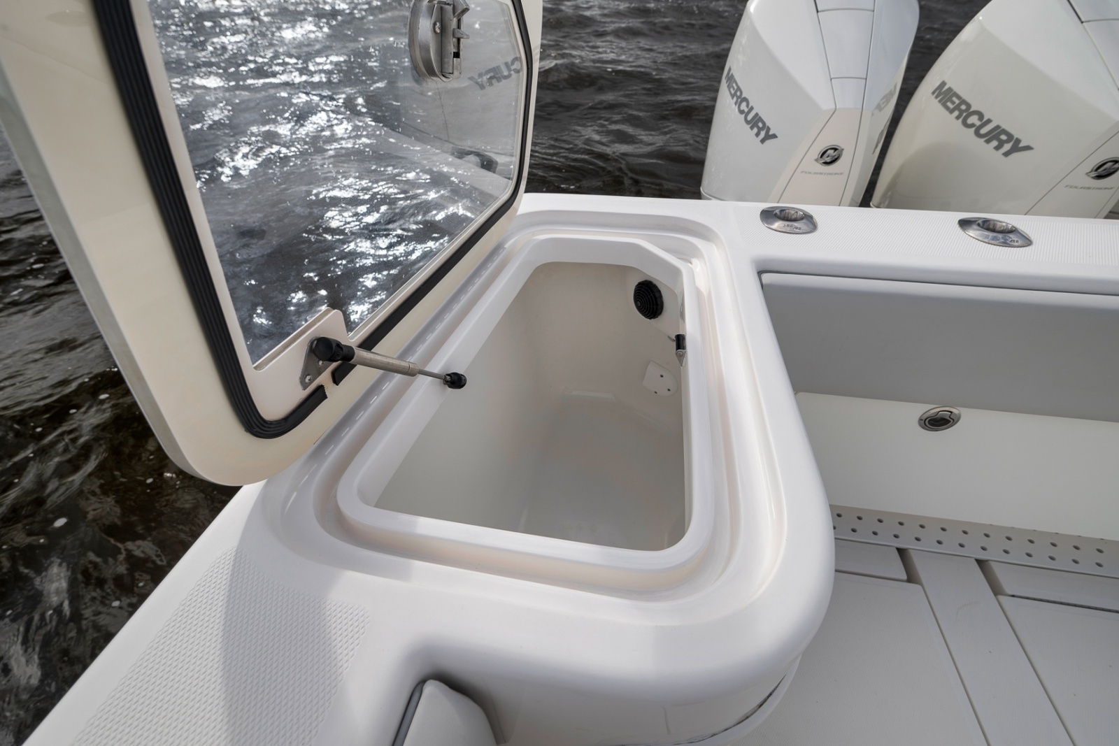 2022 SeaVee 370Z