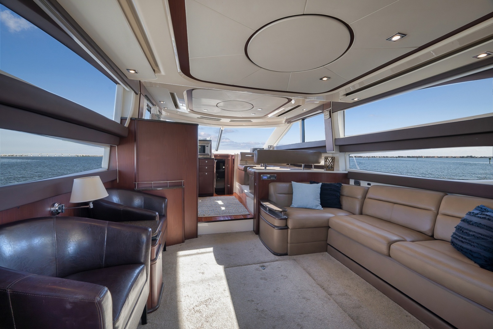 2012 Meridian 441 Sedan