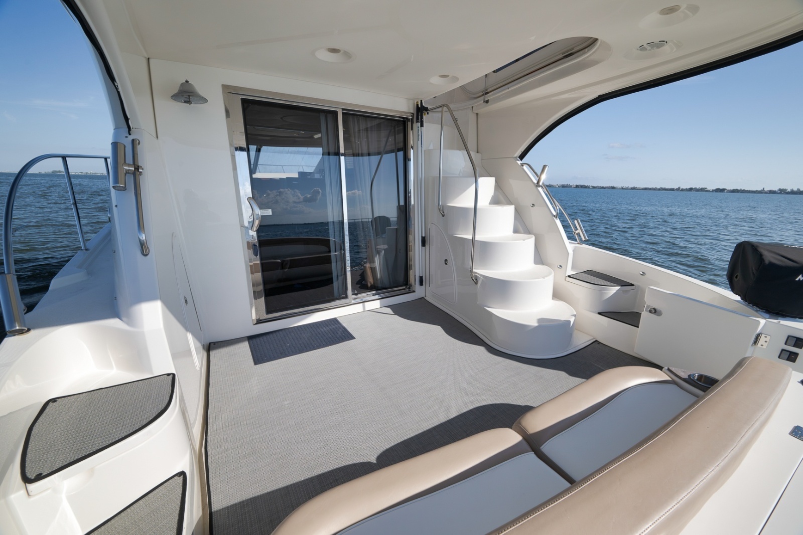2012 Meridian 441 Sedan